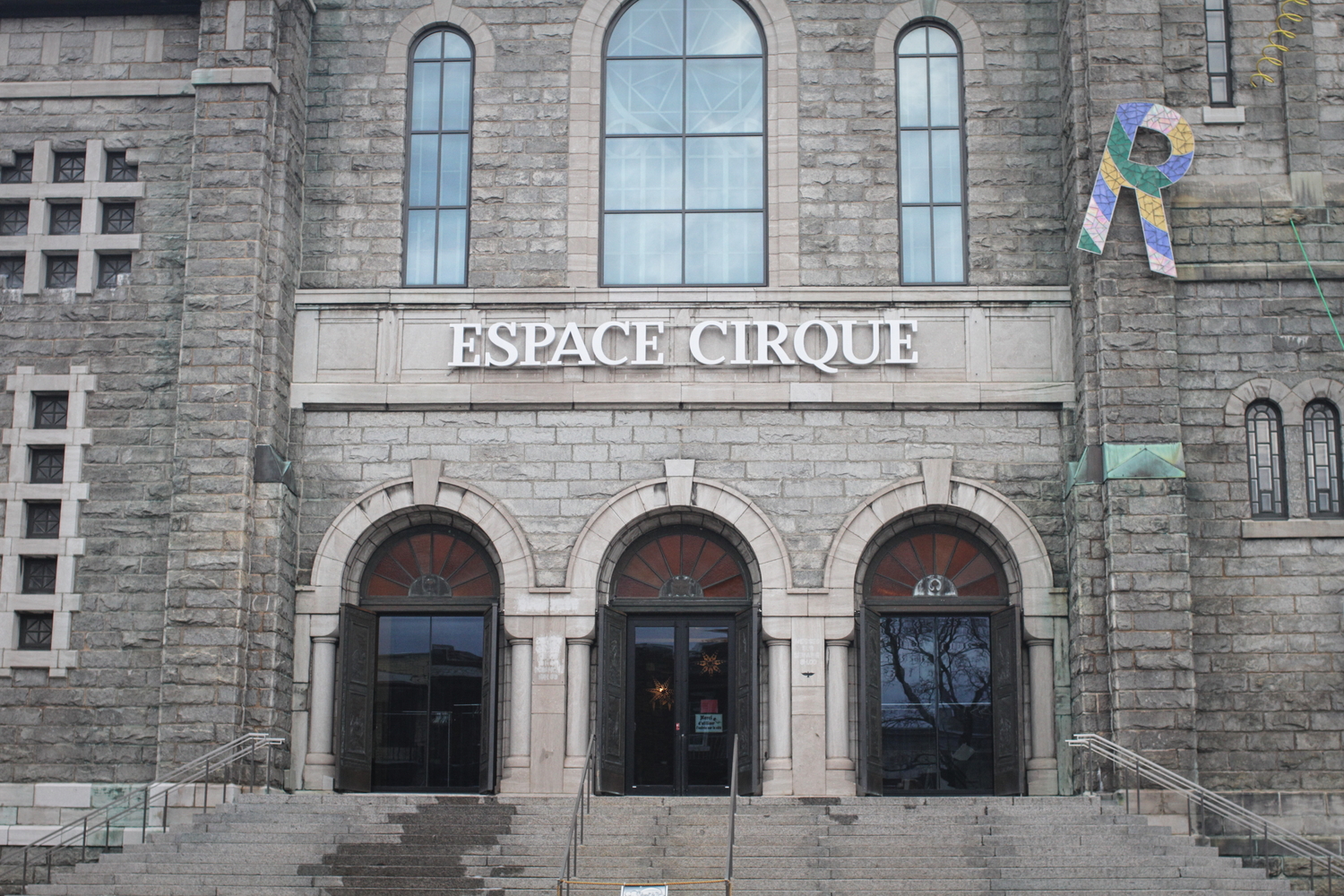 L’entrée de l’école de cirque.