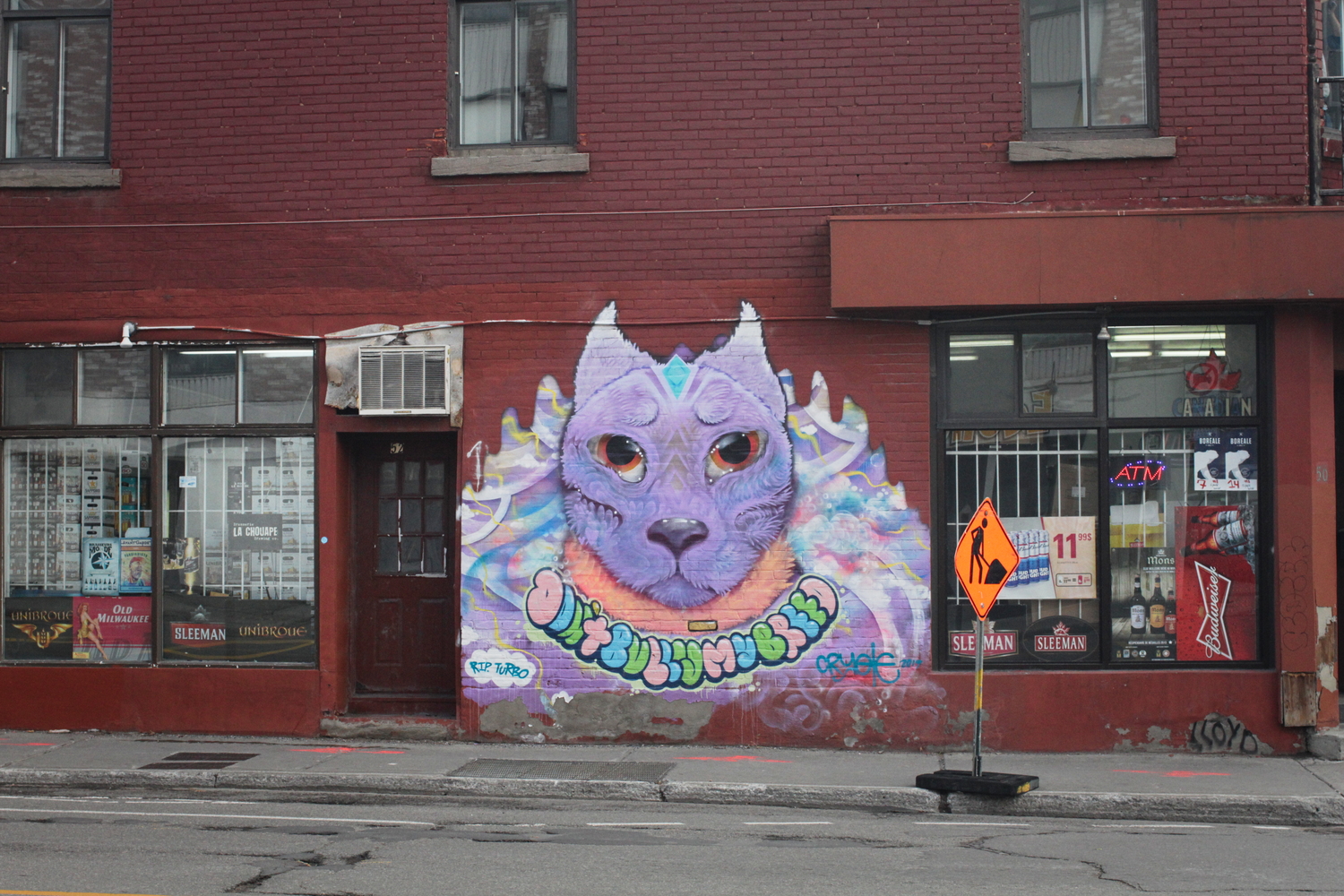 Une fresque colorée près du Boulevard Saint-Laurent.