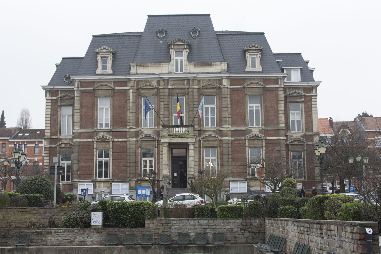 La Maison Communale d’Uccle arbore un style Louis XIII, selon la description faîte sur le site de la ville. Selon, la même source, elle fut construite en 1872 et 1882