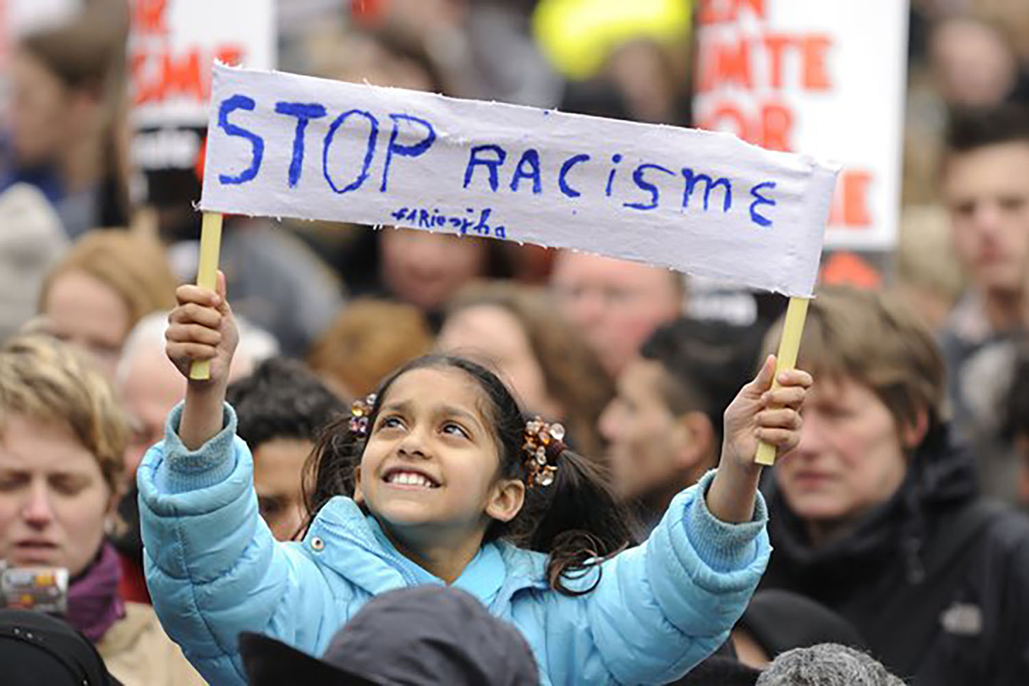 L’ENAR ne traite pas uniquement de l’islamophobie, mais de toutes les formes de racisme. L’organisation travaille aussi beaucoup sur la question migratoire et les obstacles à l’immigration dans les pays européens.