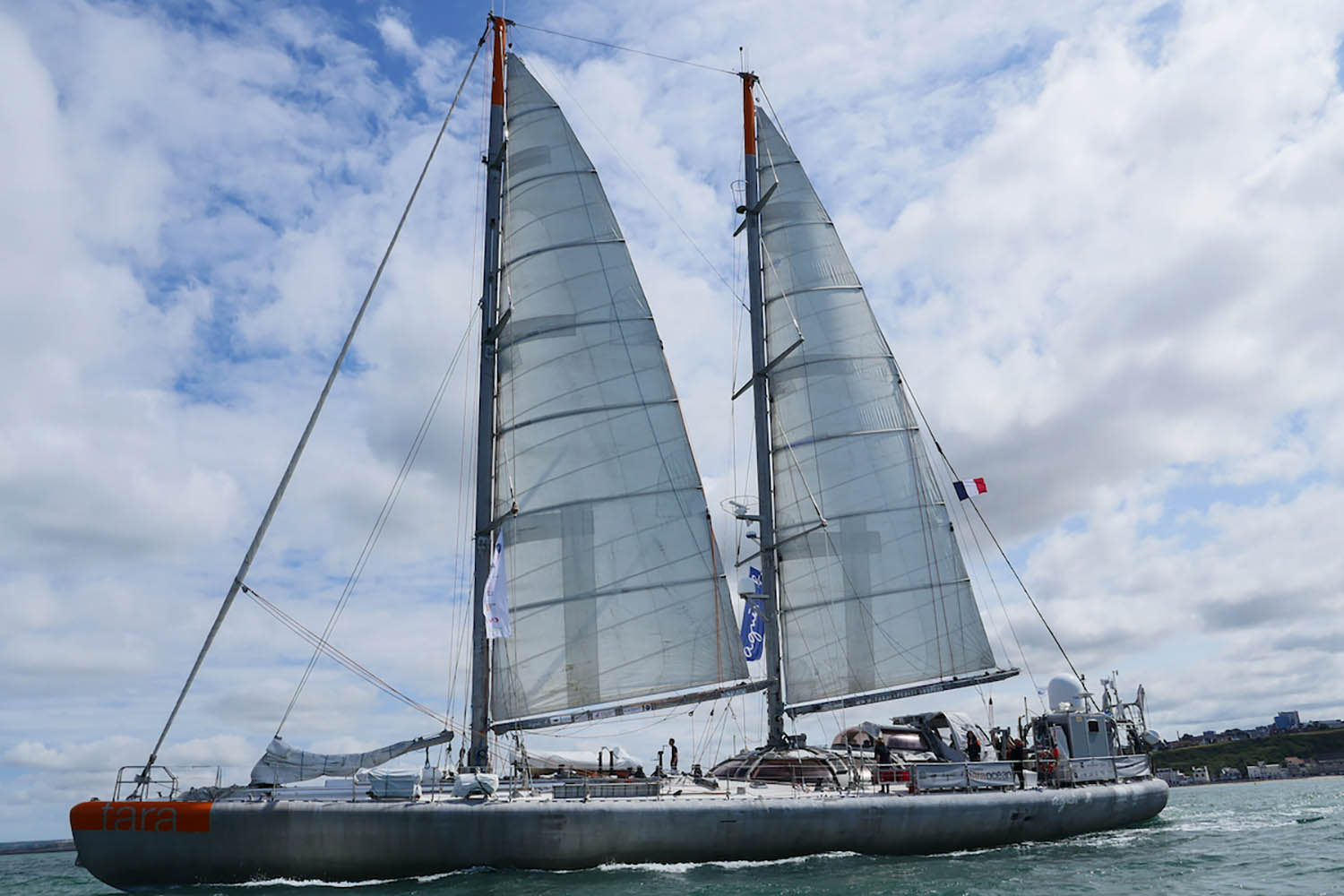 La goélette de la fondation TARA entrant dans le port de Boulogne-sur-Mer en juillet 2019 ©Lucas Blijdorp - Fondation Tara Océan