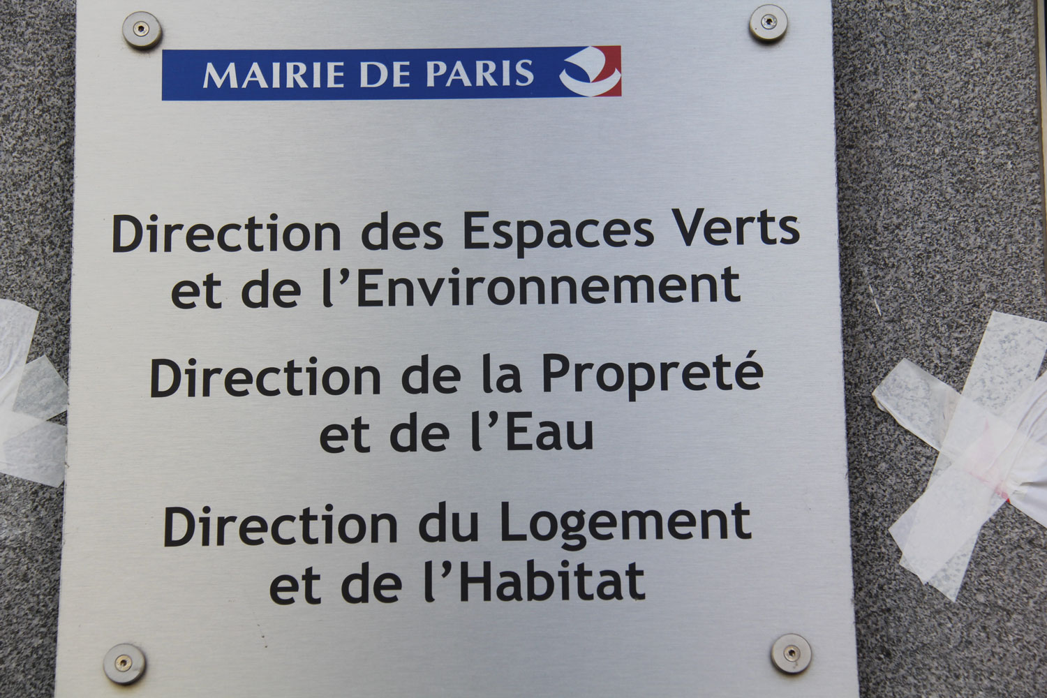 C’est un peu tout ce qui concerne le bien-être des Parisiens qui se trouve dans ces bâtiments © Globe Reporters