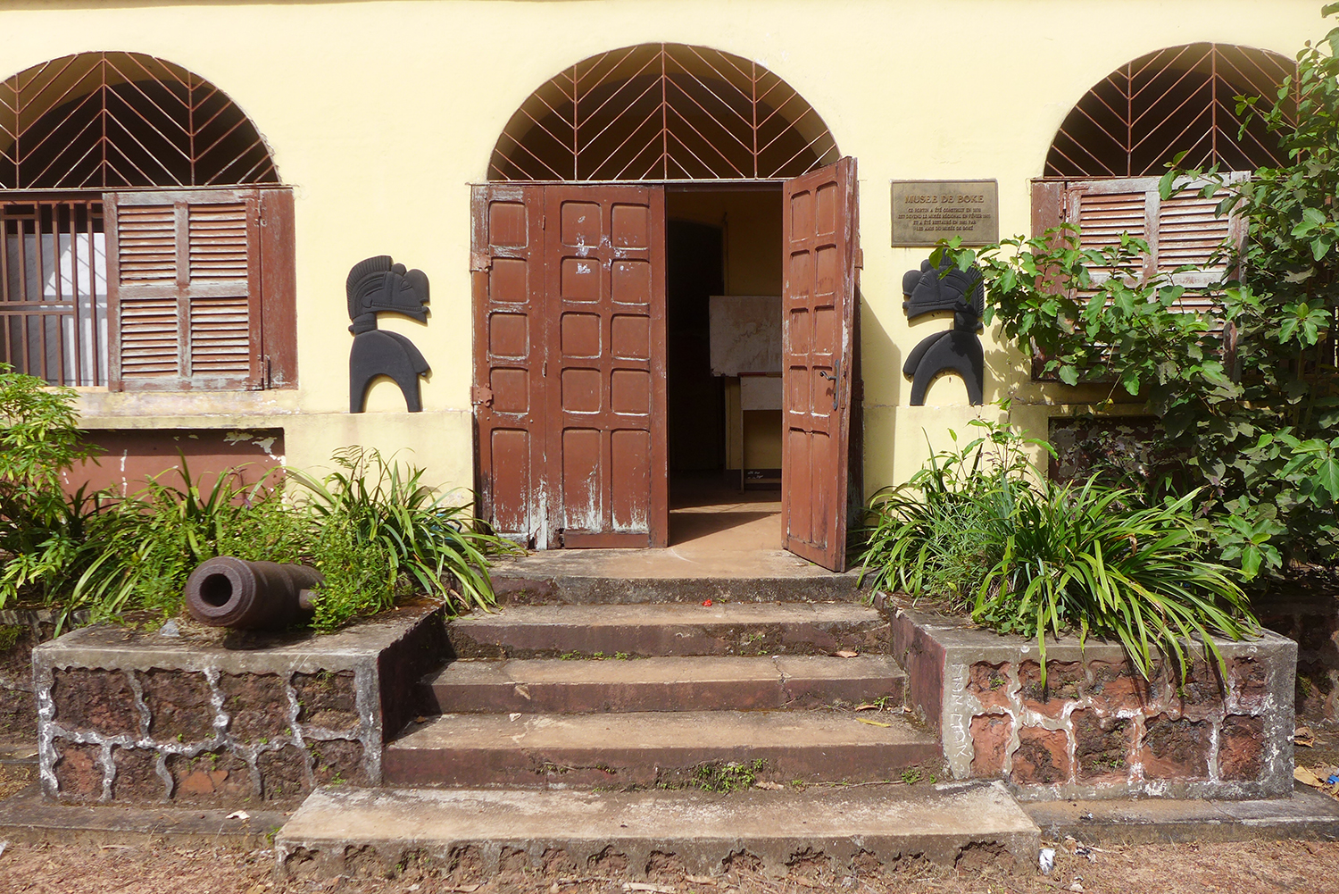 Entrée du musée du fortin de Boké.