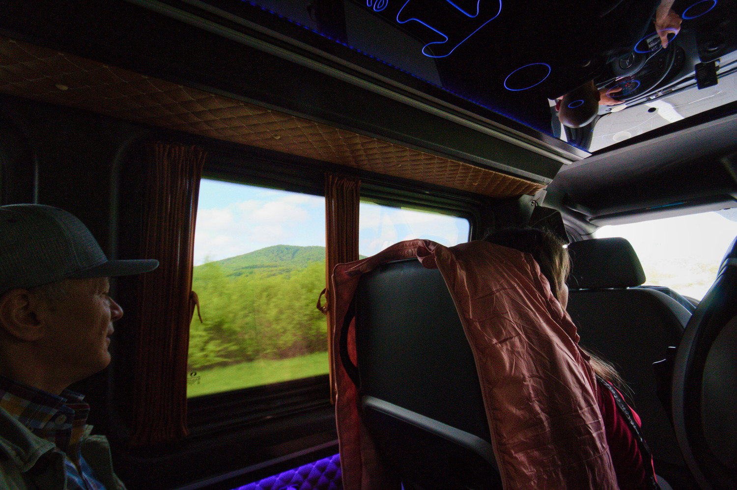 Dans le minibus pour aller à Targu Mures © Globe Reporters