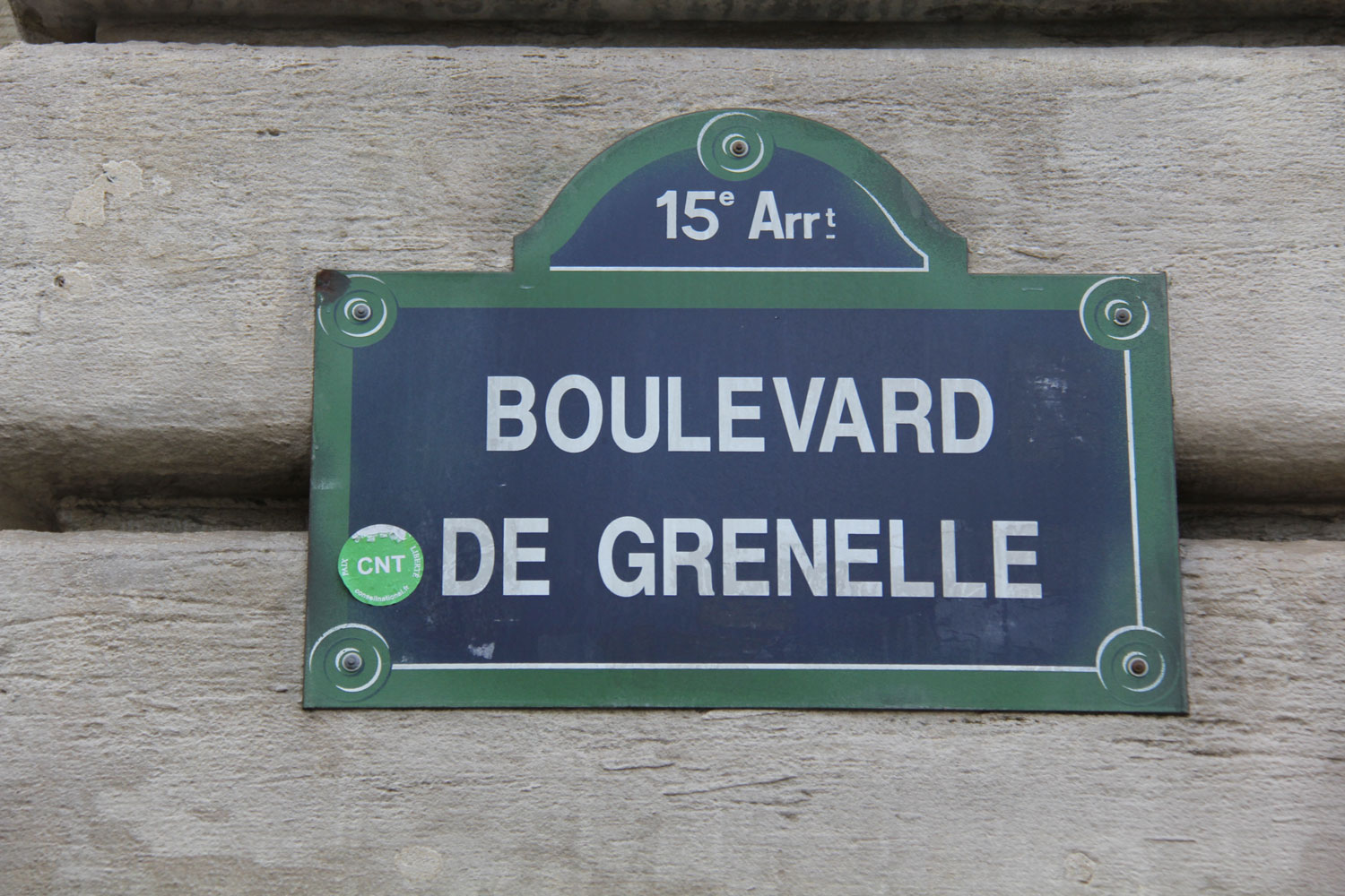 À deux pas du métro, la FFF est au 87 boulevard de Grenelle, dans le 15ème arrondissement, tout près de la Tour Eiffel © Globe Reporters