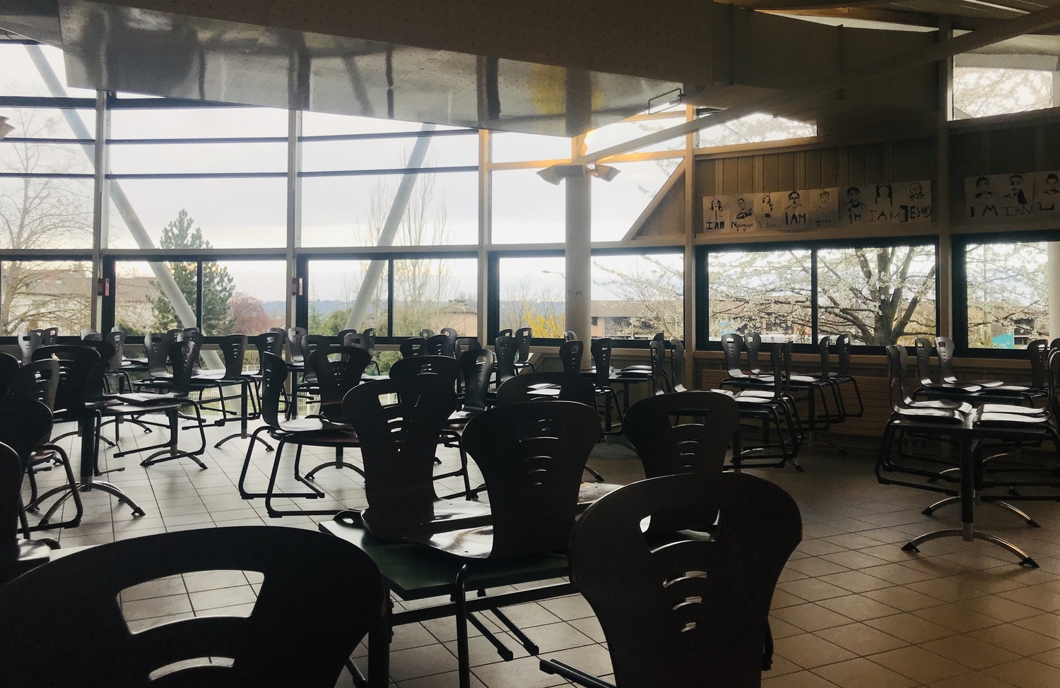 Le restaurant de la cantine du collège Paul Langevin, où les quelque 600 élèvent se rendent quotidiennement (Crédit photo : Gérald Bennetot-Devéria)