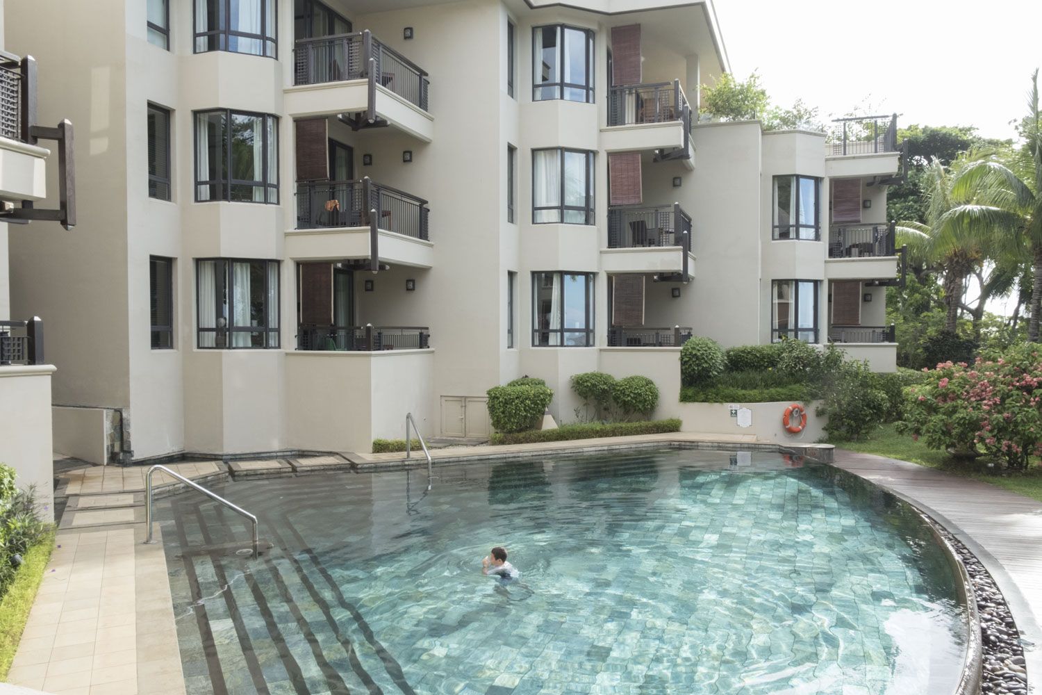 La piscine du Cardinal Resorts.