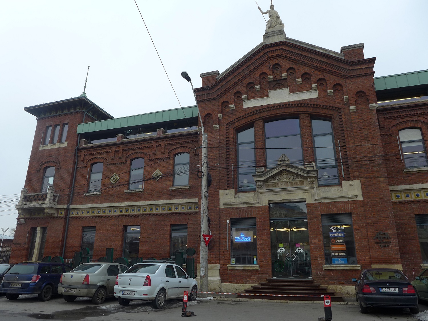 Le restaurant est situé dans l’ancienne bourse aux marchandises, qui était en ruines il y a quelques années et qui a été totalement rénovée.