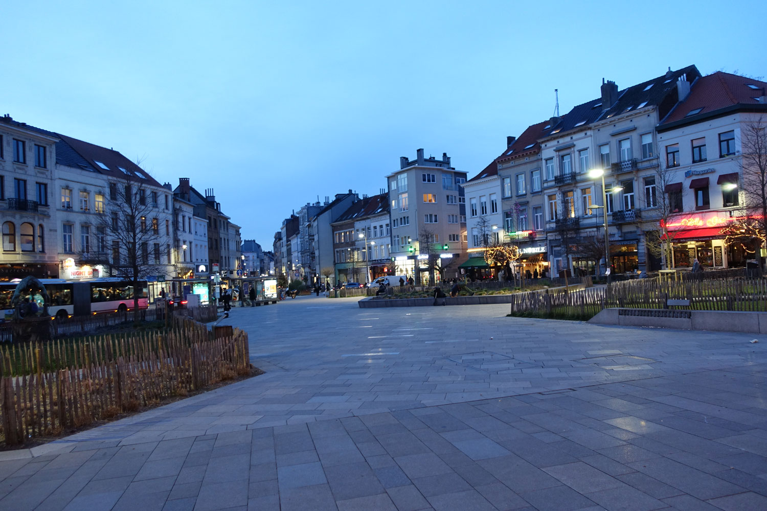 La place est toute proche du quartier Saint-Boniface où la jeunesse bruxelloise vient faire la fête © Globe Reporters