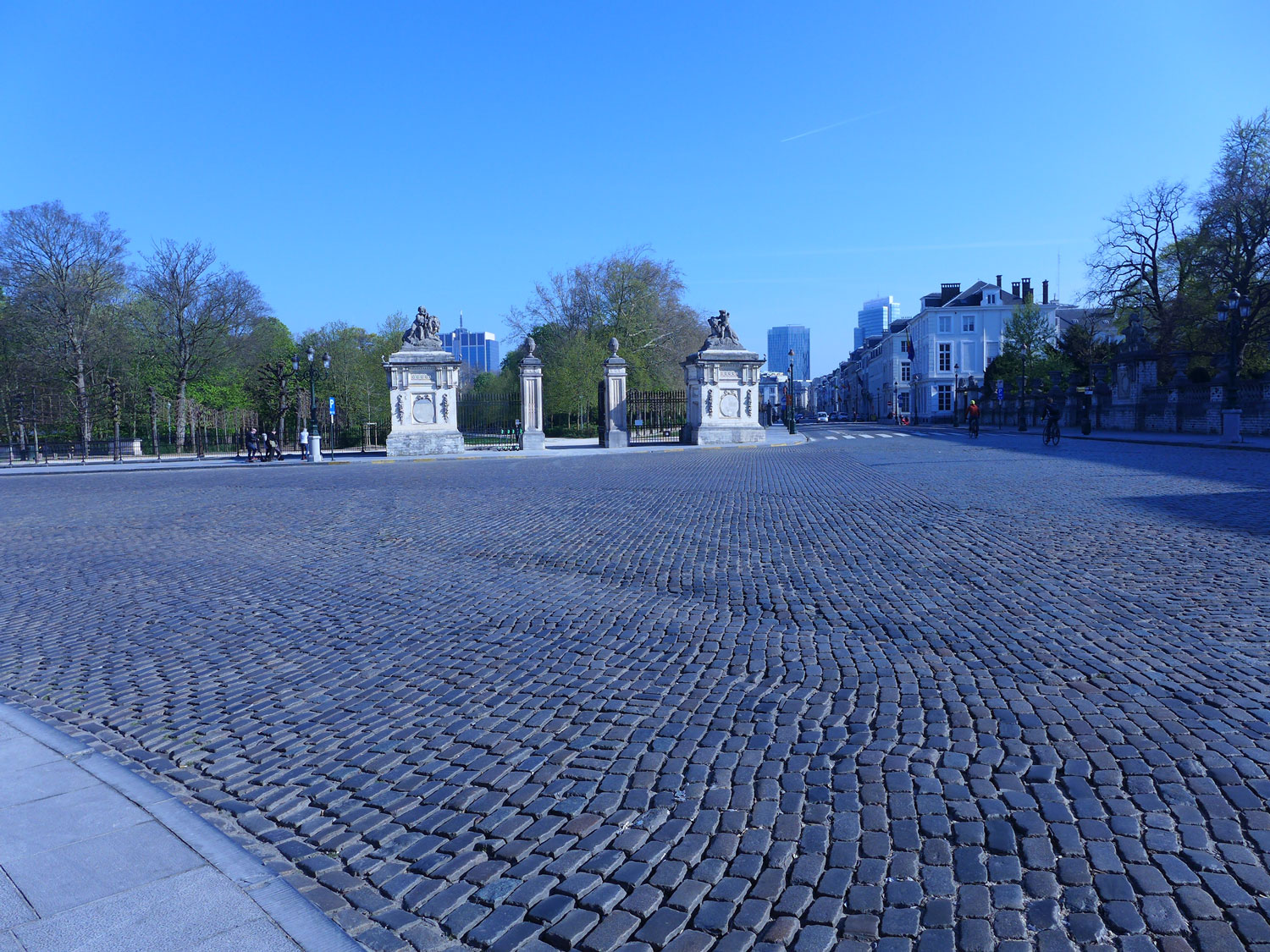 L’Académie est juste en face du Parc royal….