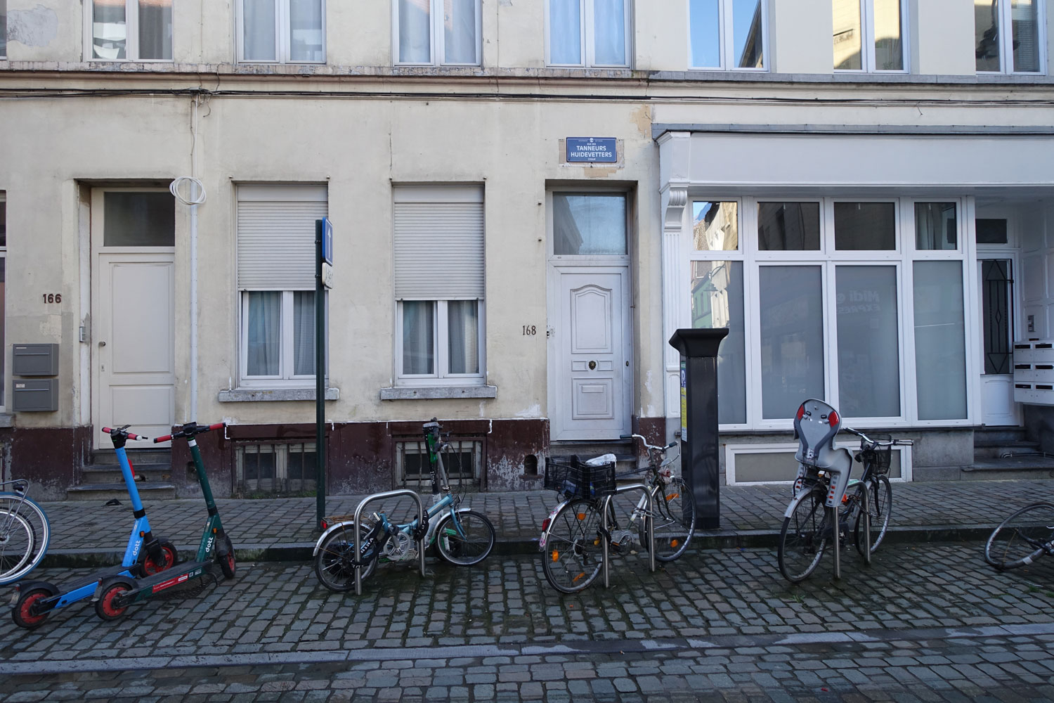 Rue des tanneurs, la rue où se trouve le siège de l’ASBL © Globe Reporters