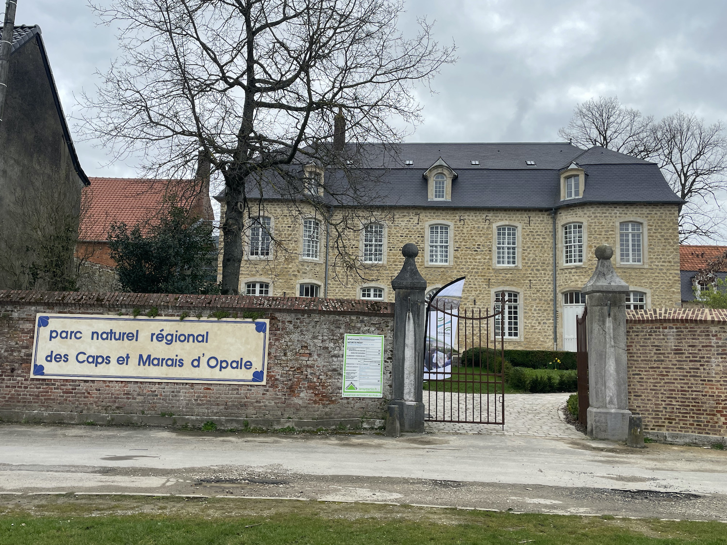 Le Manoir a été entièrement restauré selon les techniques traditionnelles de construction du boulonnais et avec des éco-matériaux biosourcés respectueux de l’environnement. © Globe Reporters