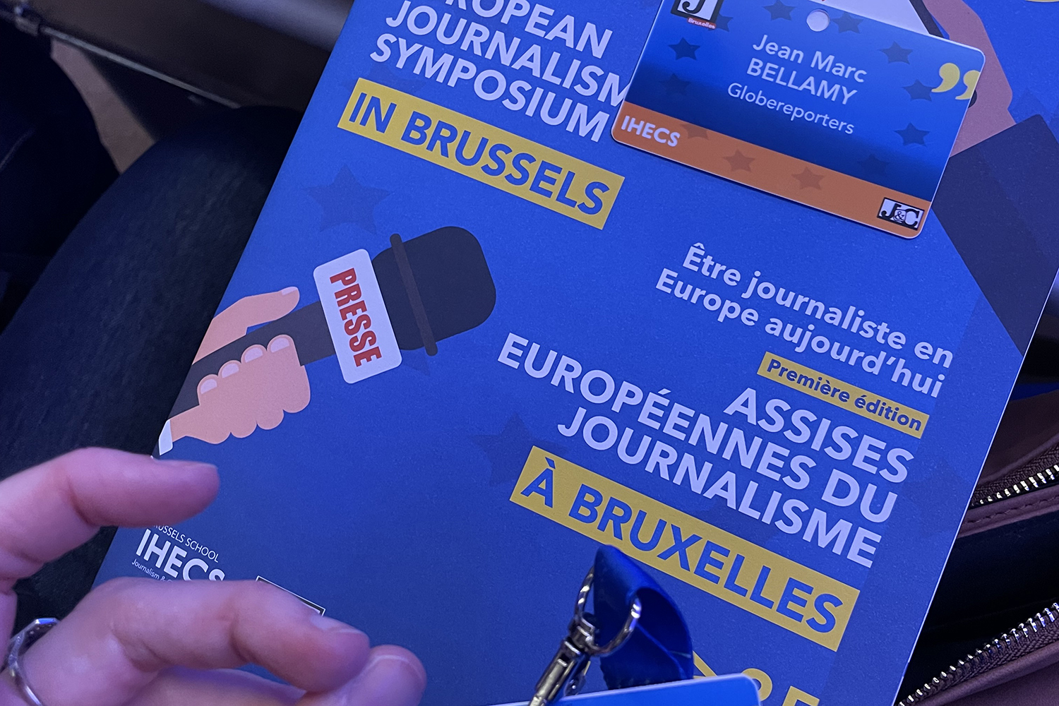 Ils et elles ont reçu chacun.e le programme des Assises. Ils ne resteront que la matinée. leur programme de visites dans la capitale européenne est chargé ! © Globe Reporters