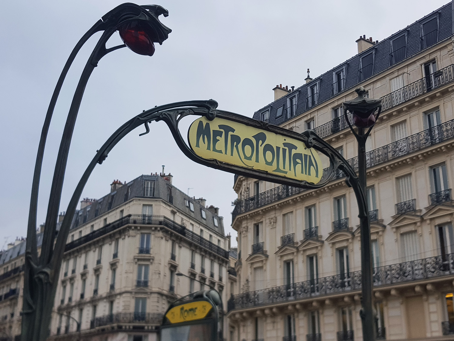 La boutique, tout comme l’atelier de Marianne by Marie Jordane, se situent à l’arrêt de métro Rome à quelques rues d’écart. © Globe Reporters