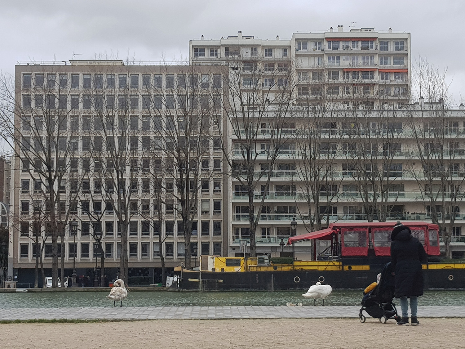 Un peu moins de trente minutes, dont une petite partie à pédaler le long du canal de l’Ourq, situé dans le nord de Paris © Globe Reporters