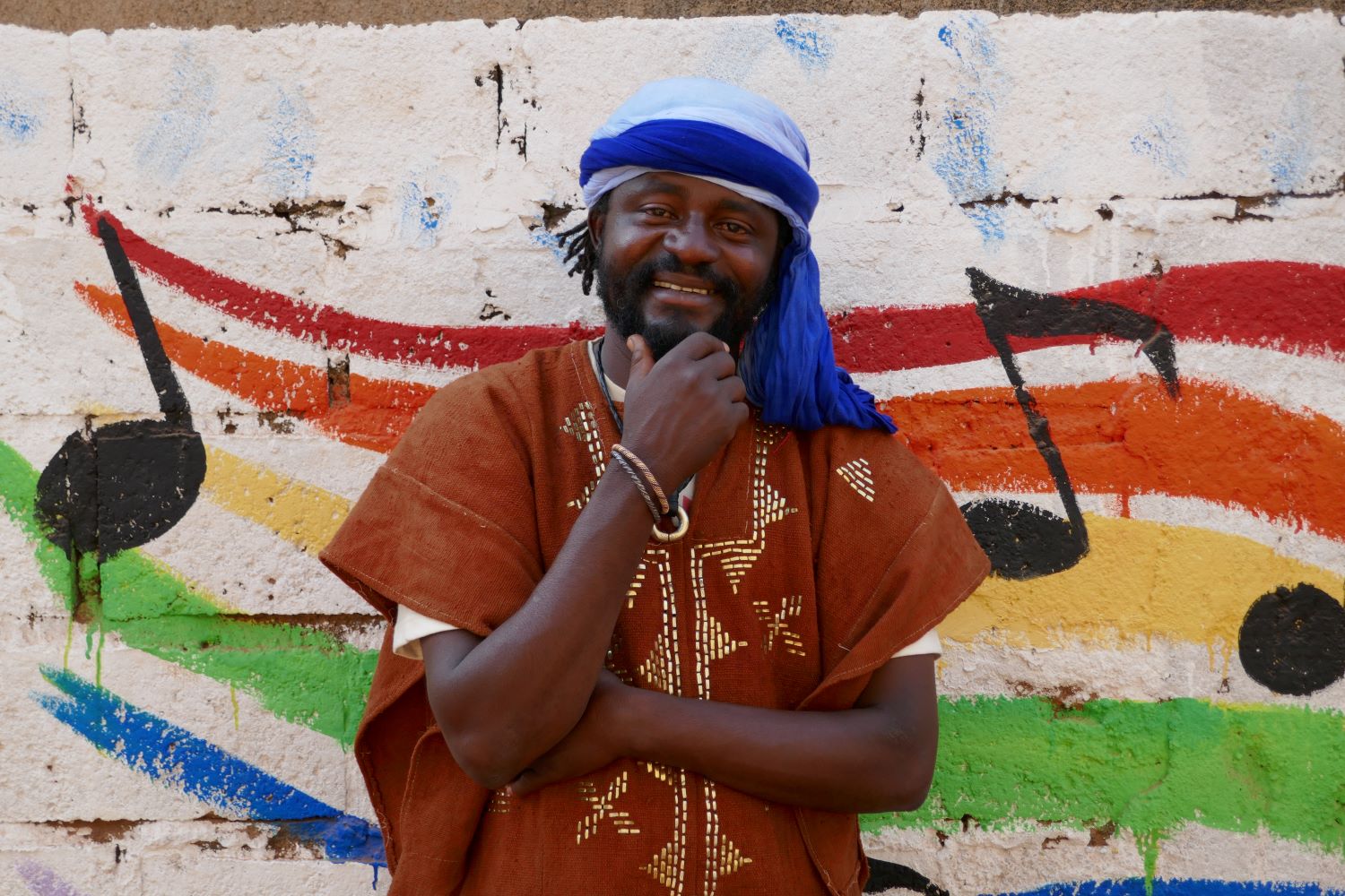 Portrait de Zabda, musicien et membre du groupe Zabda Moogho Band Orchestra © Globe Reporters