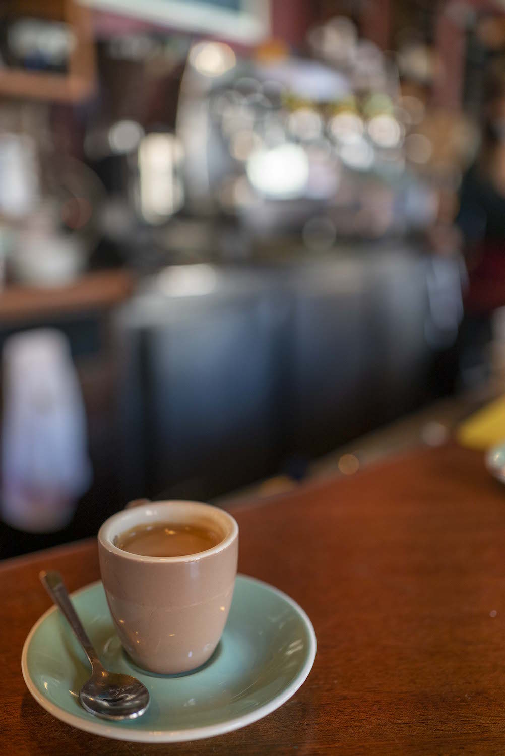 Eric Arassus est en retard ! Il est désolé, mais ça nous laisse le temps de boire un café © Globe Reporters