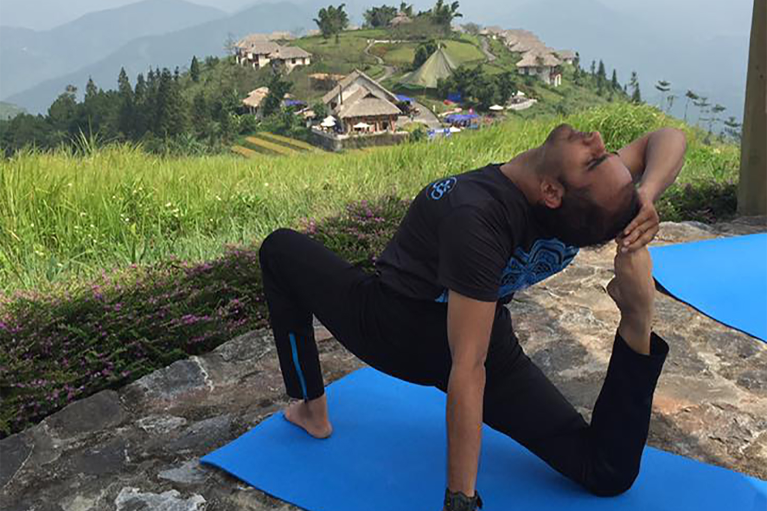 Pour Luna, la méditation permet de faire face à la pression. 