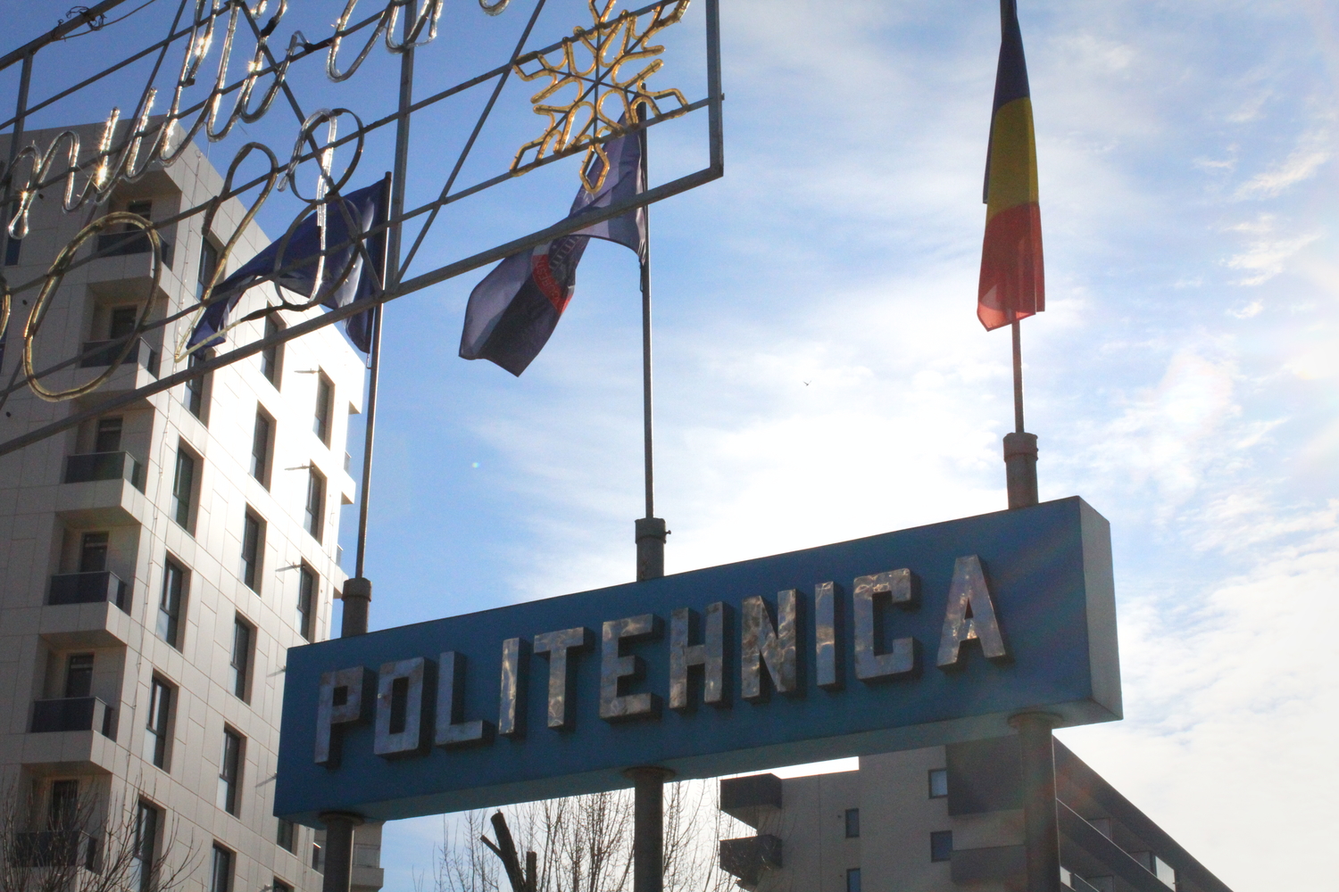 L’entrée de l’Université Polytechnique de Bucarest. © Globe Reporters