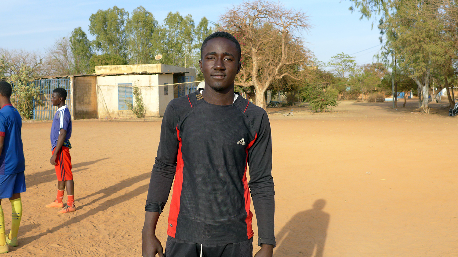 Franco LAOTAYE arrive du Tchad. Avant venir intégrer l’école de football, il a passé son BAC.