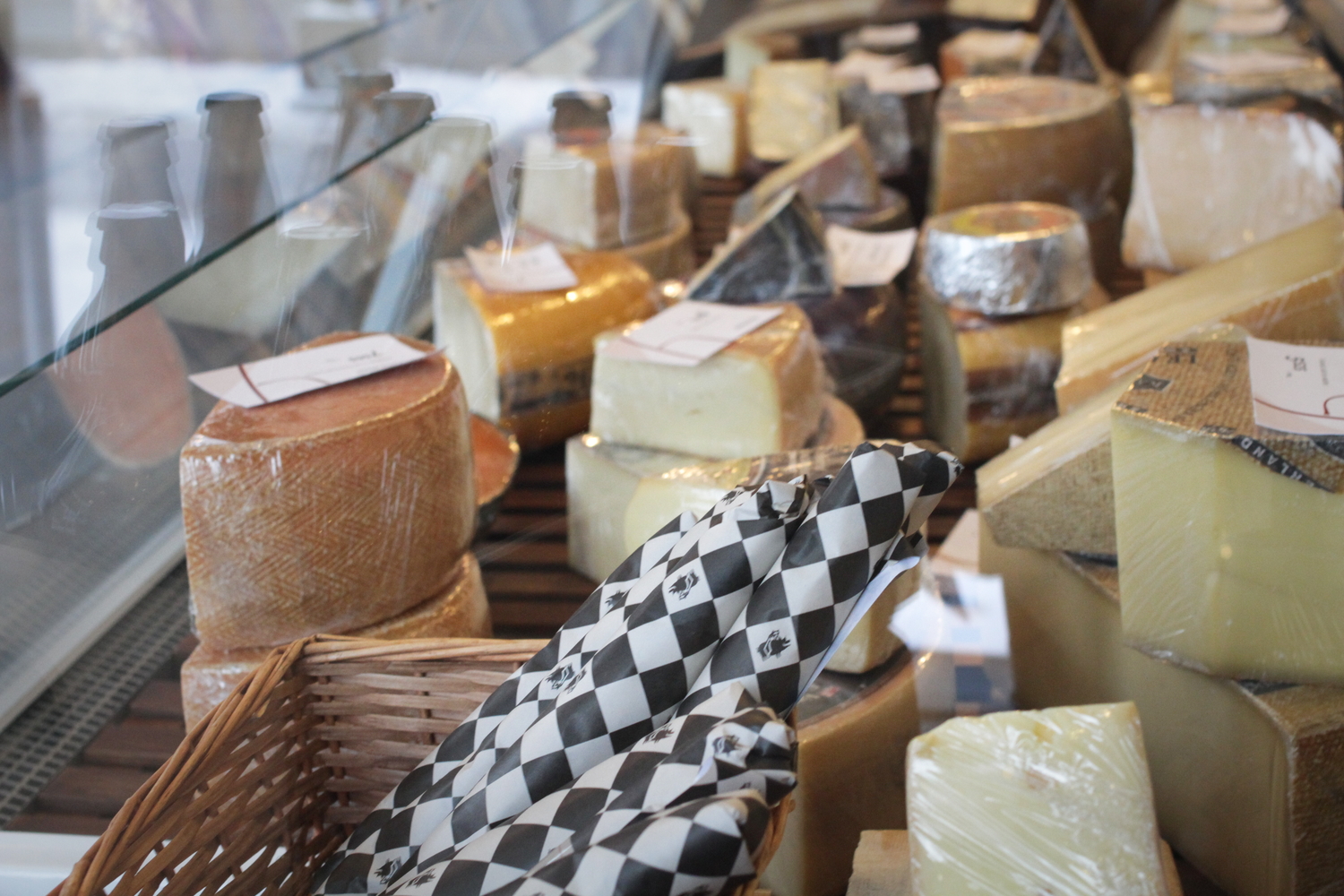 Fromages à vendre dans la fromagerie.