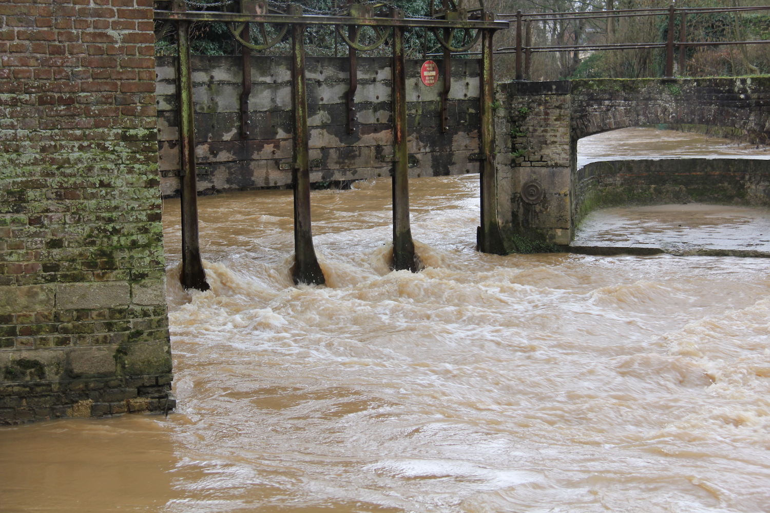 Il faudra de longues semaines pour que l’eau devienne plus claire © Globe Reporters