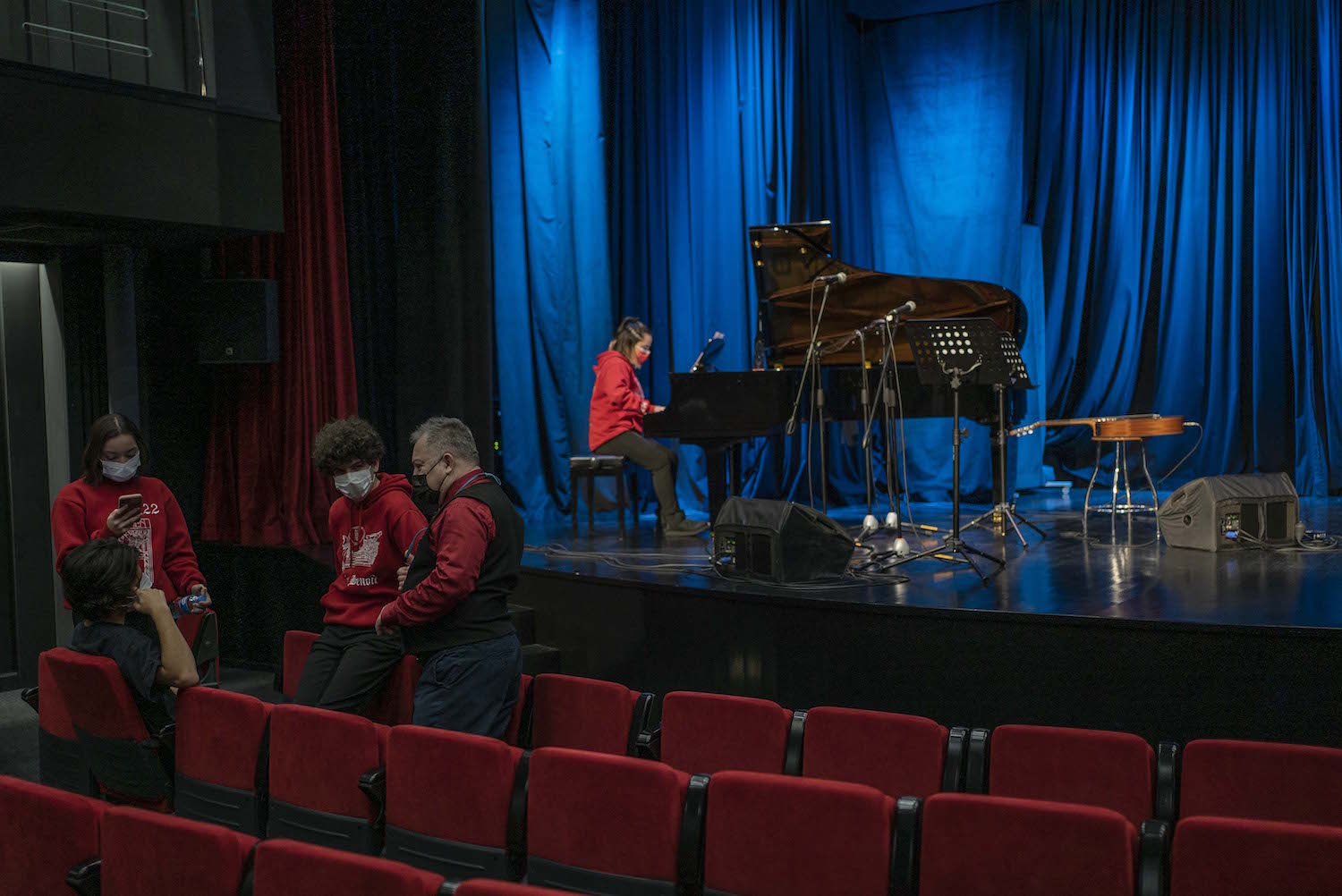 L’auditorium du lycée, dans lequel les élèves peuvent se produire ou écouter des conférences © Globe Reporters