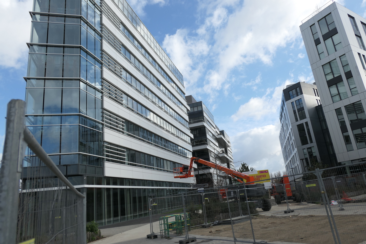 La Société du Grand Paris a des bureaux tout neufs juste à côté du chantier de la nouvelle gare de Saint-Denis © Globe Reporters