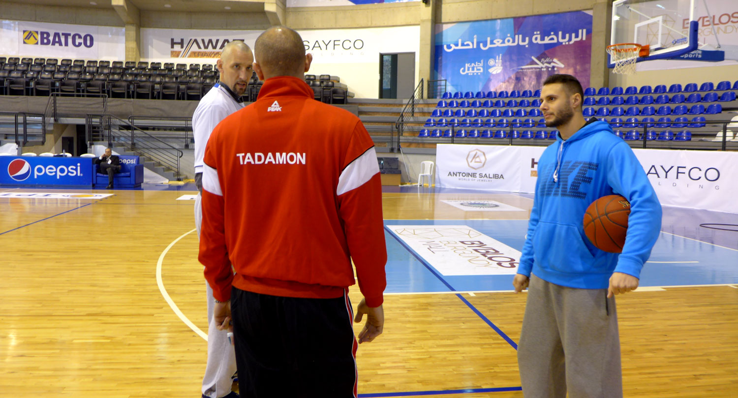 Mohammed salue ses anciens coéquipiers, aujourd’hui ses adversaires.