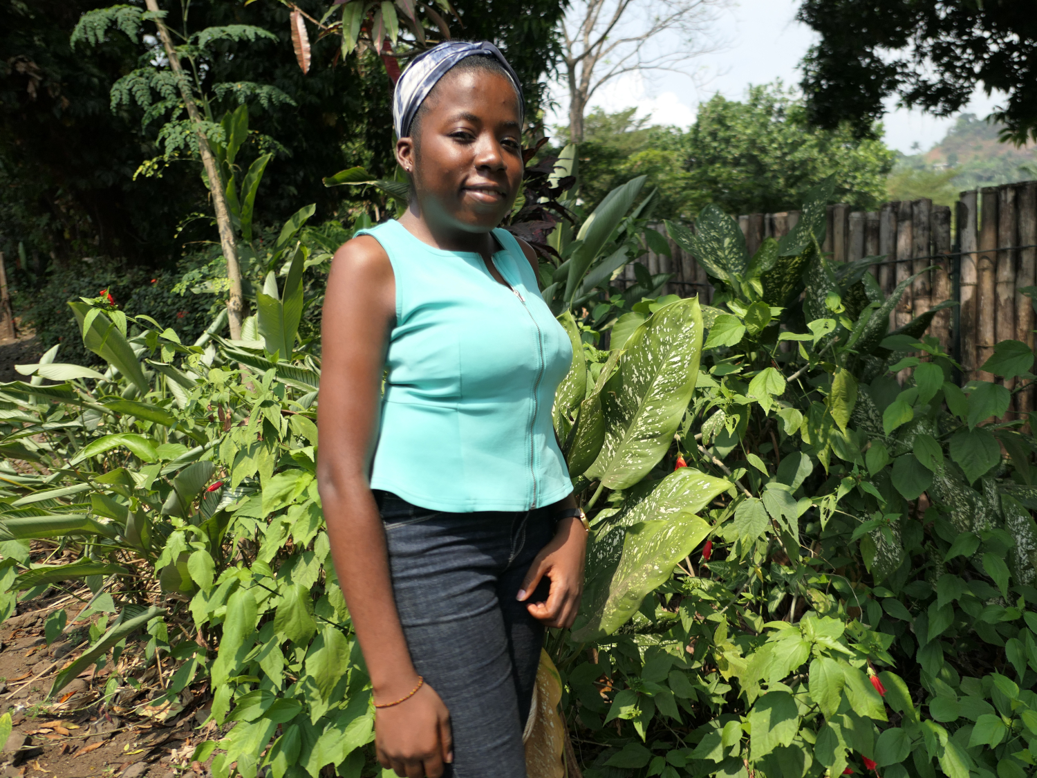 Yvette SOKOUDJOU, guide et médiatrice au Limbé Wildlife Center © Globe Reporters