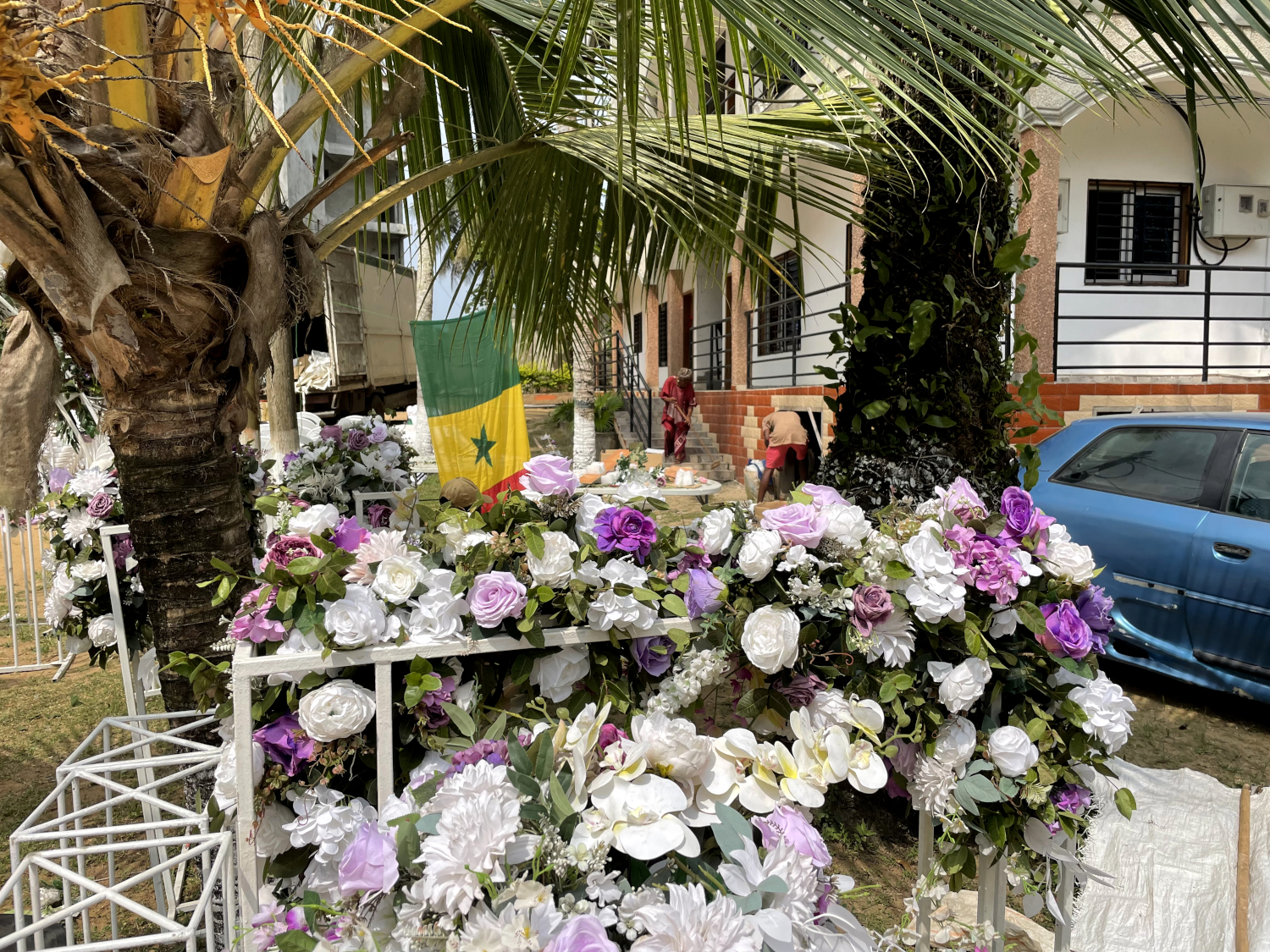 Préparatifs du mariage de Vincent, l’ami de Vincent et Zélia © Globe Reporters