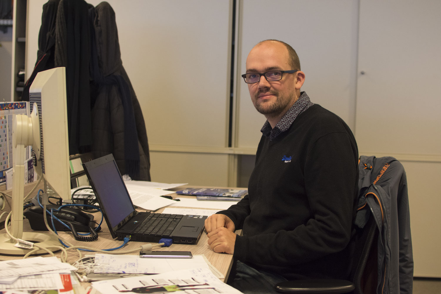 Benoît Delhauteur, journaliste, à son bureau © Globe Reporters