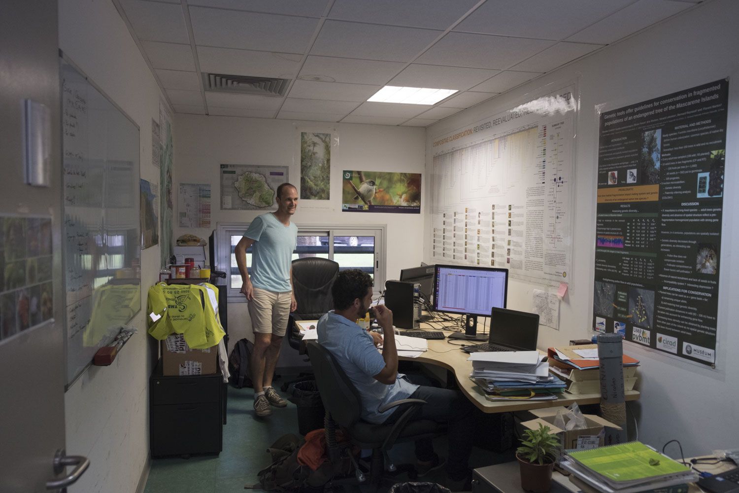 Sébastien ALBERT partage son bureau avec un autre doctorant, lui aussi spécialiste des forêts, Nicolas CUENIN.