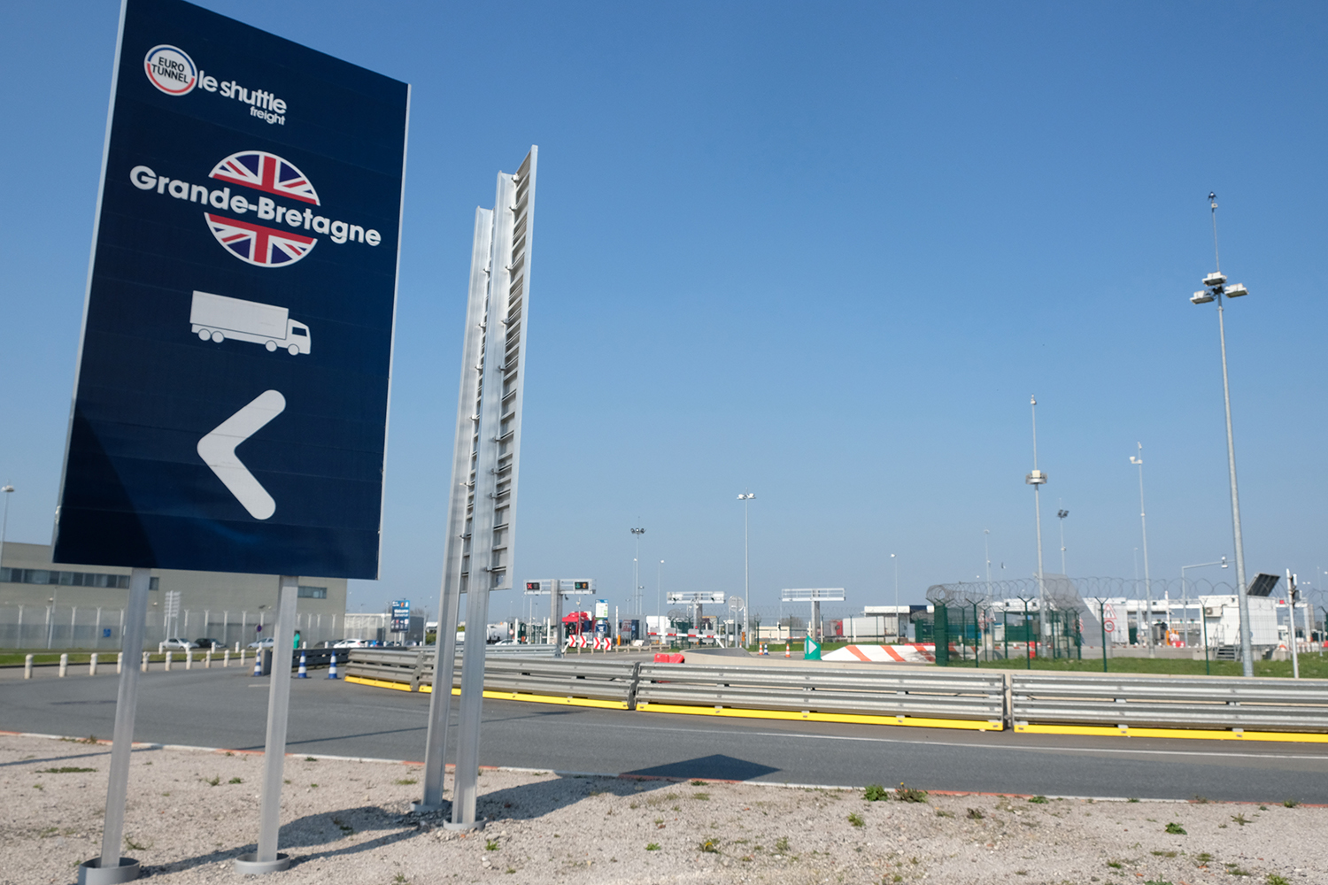 A quoi ressemble une frontière&nbsp;? Ici, la douane britannique contrôle les poid-lourds avant qu’ils n’embarquent sur un shuttle pour l’Angleterre. 