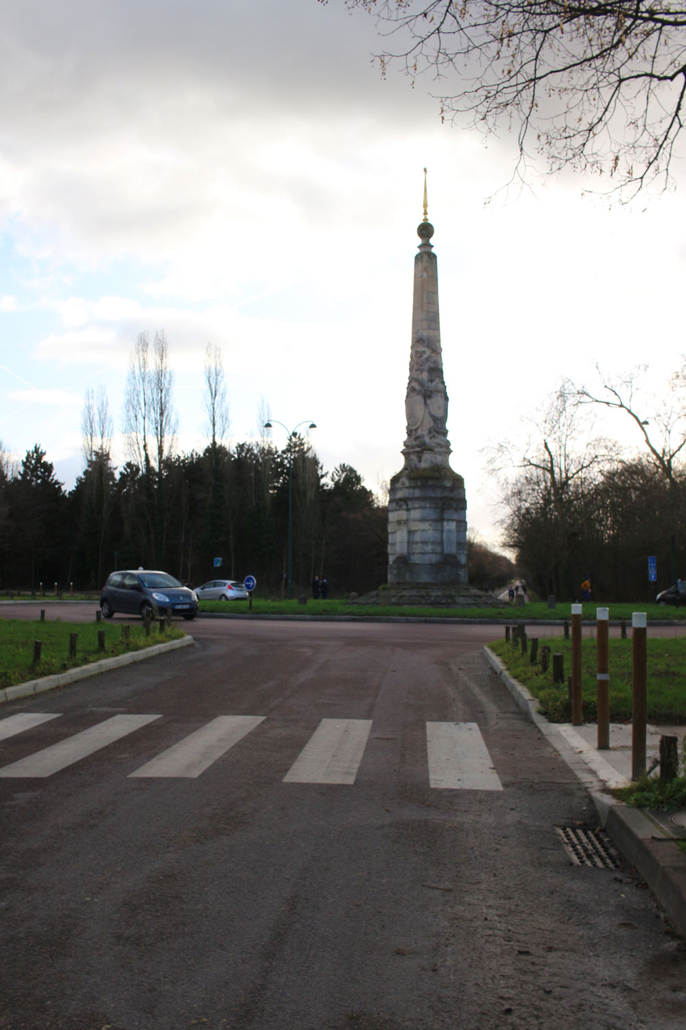 La division du Bois de Vincennes se trouve au carrefour de la pyramide. Ici, d’autres routes longent les bois ou s’y enfoncent vers d’autres directions © Globe Reporters