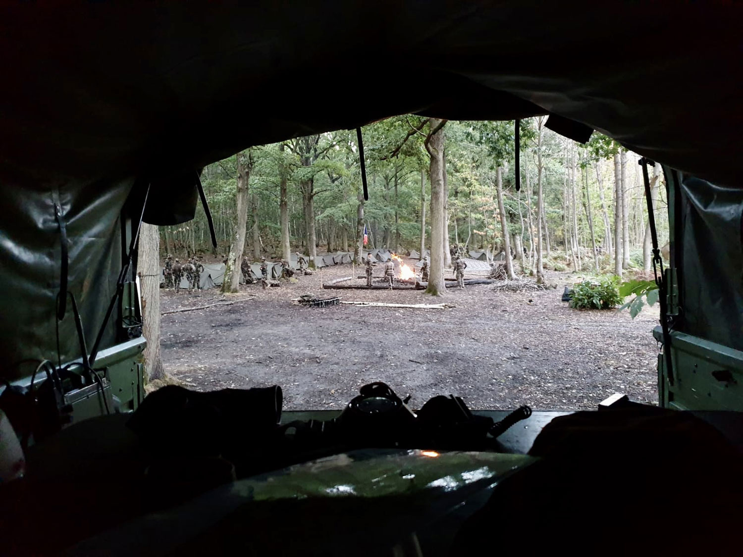 Terrain Bivouac. Lors de leur formation initiale, et notamment leur d’exercice-terrain, les jeunes dorment en ambiance bivouac. Ici sur le camp du Centre de Formation initiale des militaires du rang (CFIM) de Montlhéry © Lieutenant Anthony