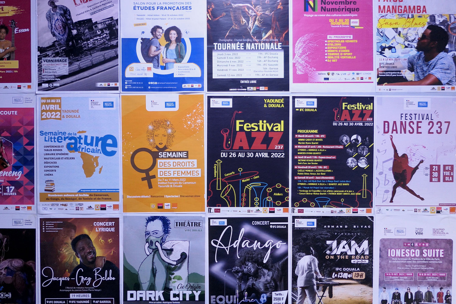 Quelques affiches des événements organisés à l’Institut français de Douala © Globe Reporters