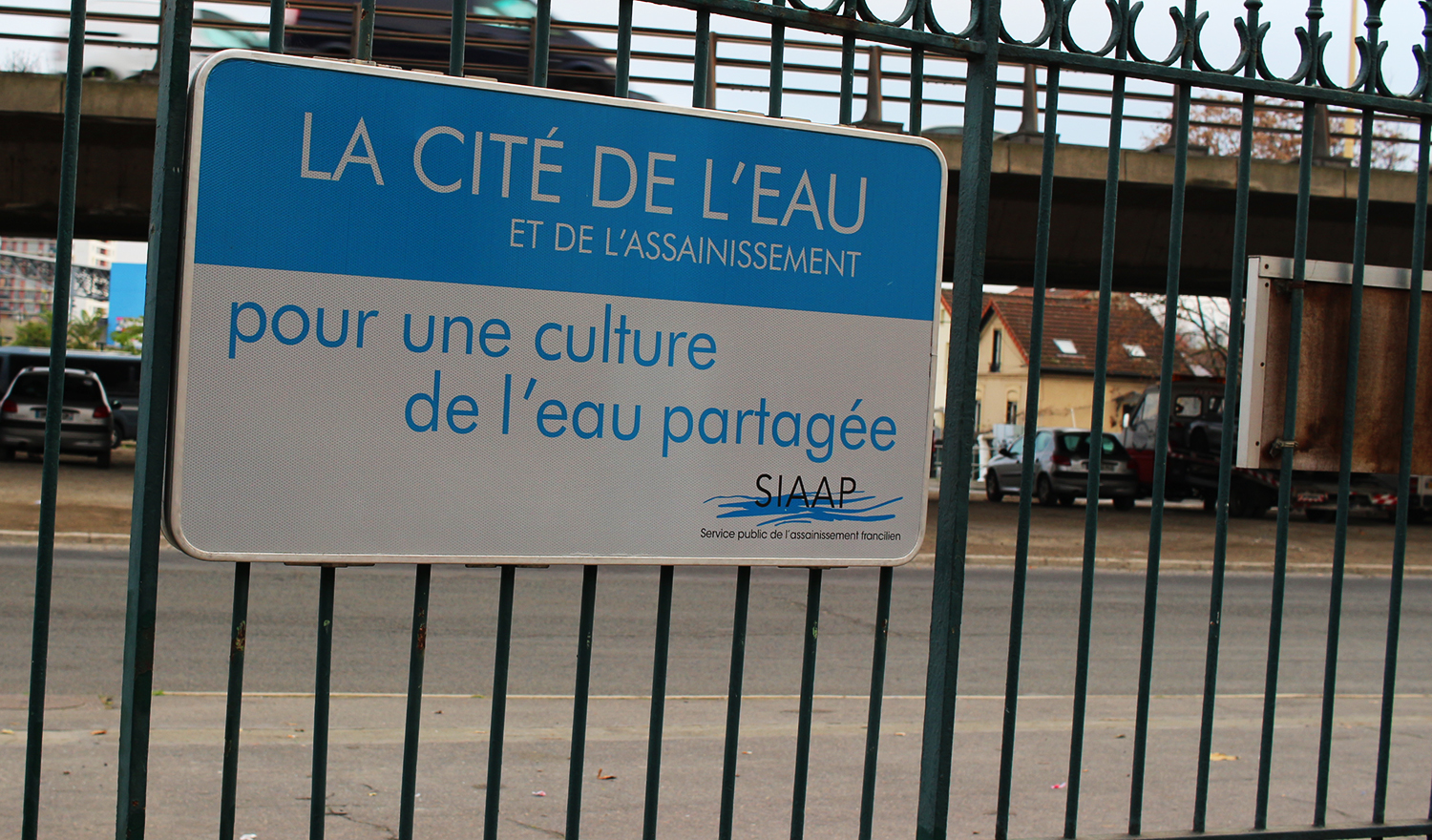 Entrée de la Cité de l’eau, au SIAAP © Globe Reporters