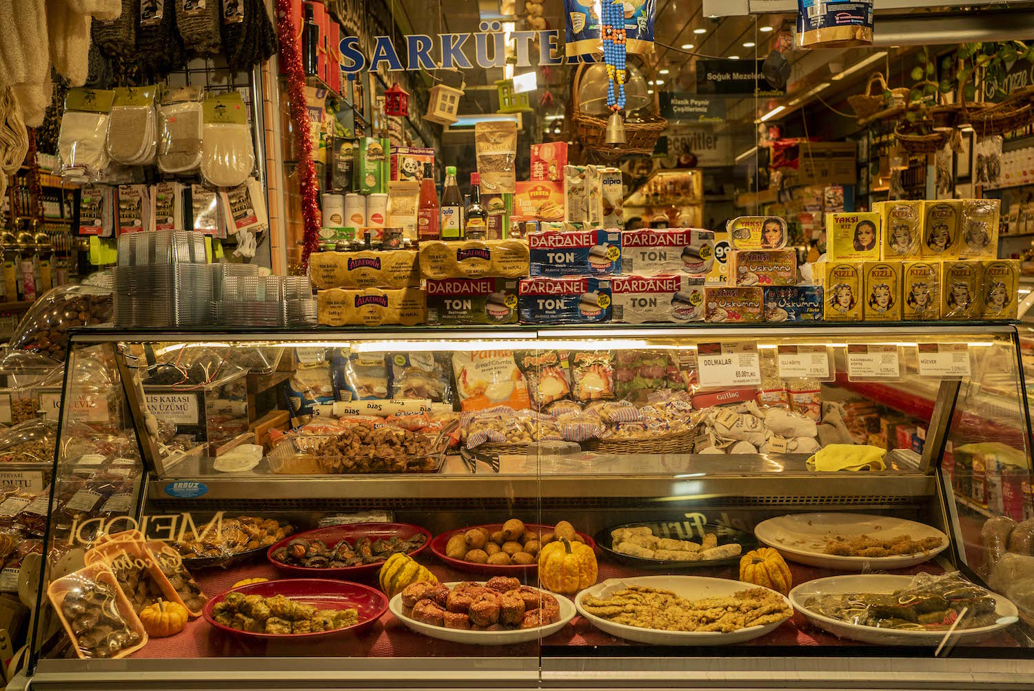 Exemple de produits proposés sur le marché. Qui a faim ? © Globe Reporters