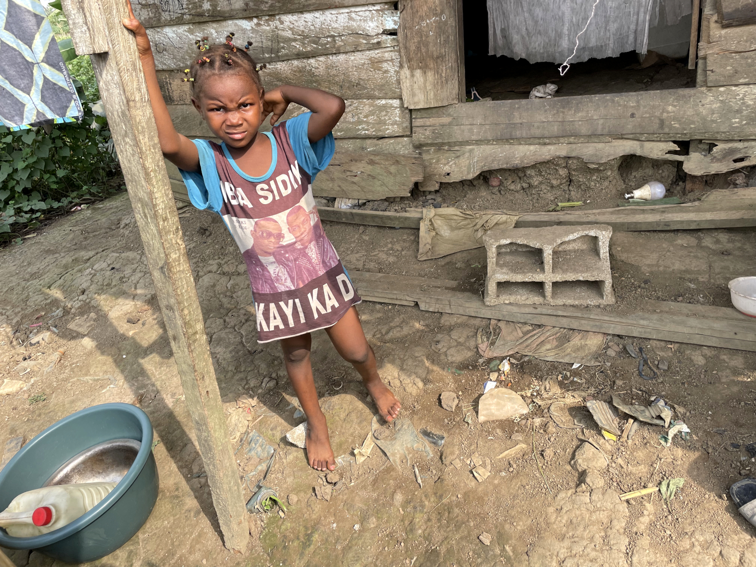 Une des filles de la maison voisine de celle d’Étienne et Marguerite © Globe Reporters