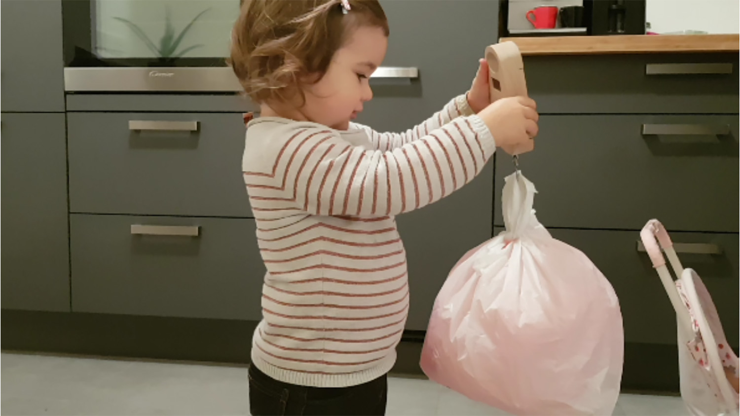 En action, la fille de Fabien MÉZIÈRE nous montre comment s’en servir ! © Ludeko