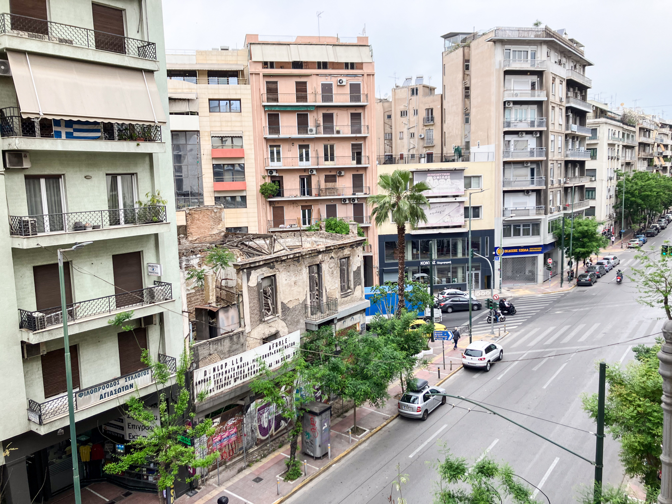 Vue d’Athènes depuis le bureau de Ioanna TZAVARA, où se déroule l’interview © Globe Reporters