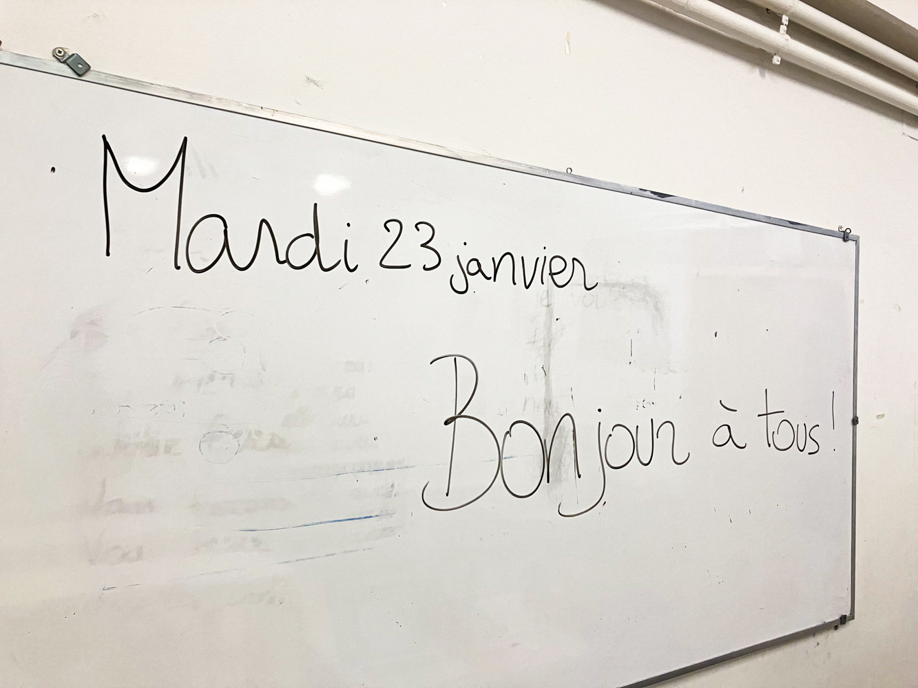 Ce matin-là, la journée commence par une intervention en classe face aux globe-reporters de Koropi © Globe Reporters