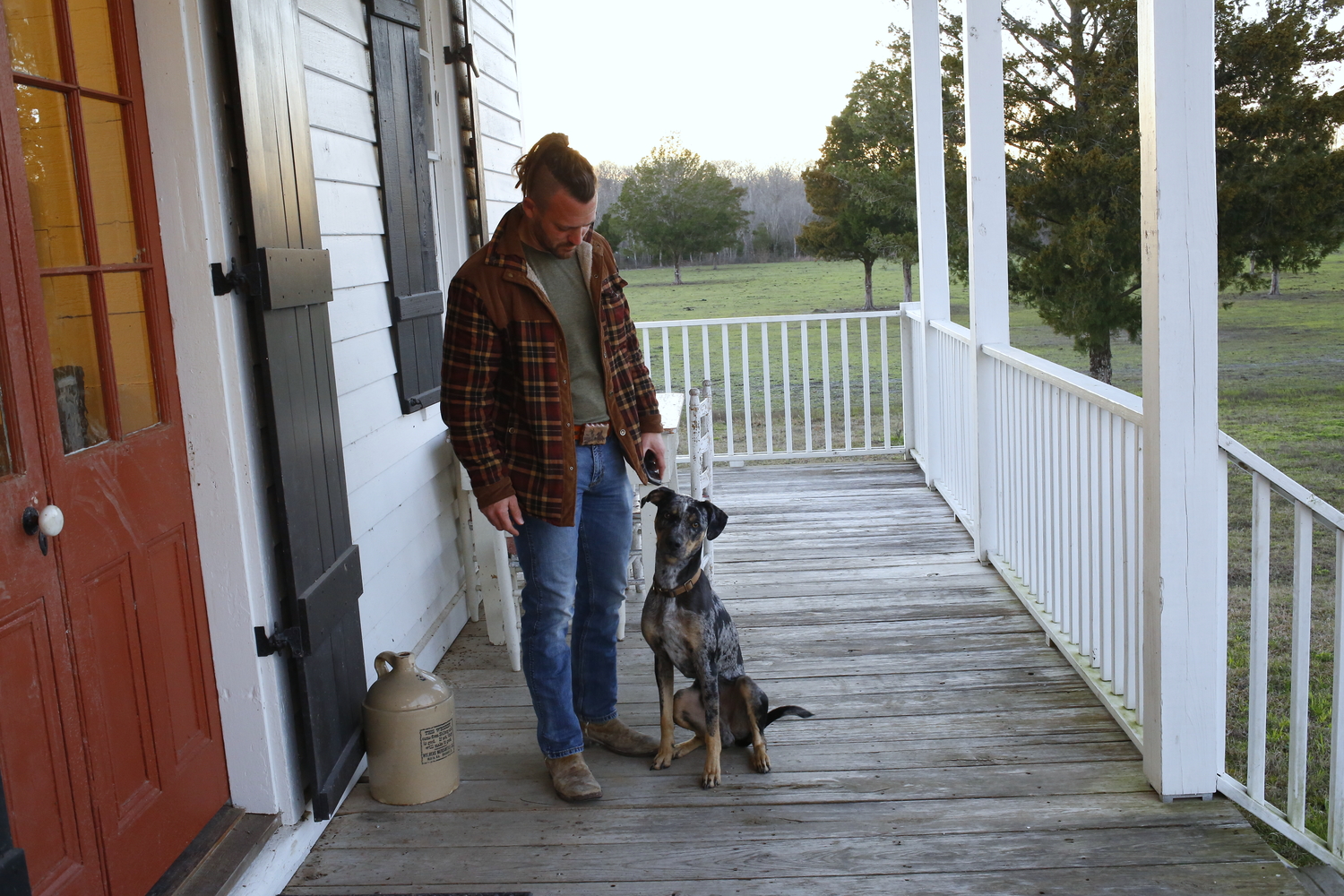 Jourdan et son chien Taïaut © Globe Reporters