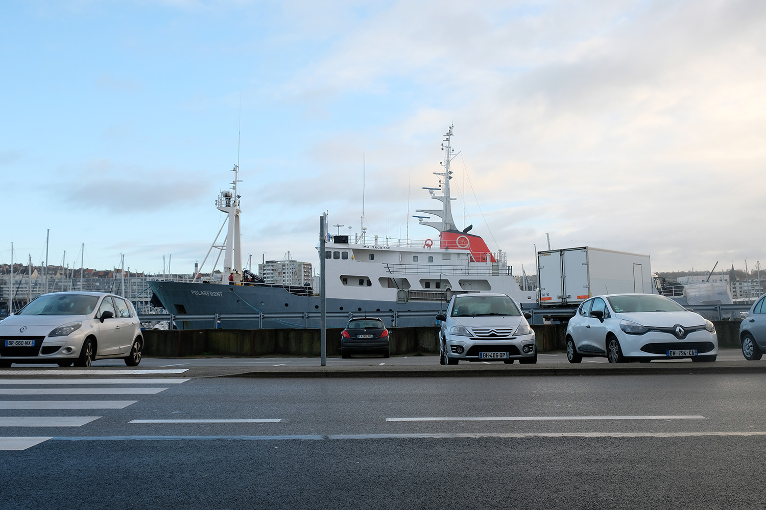 Capécure est aussi la principale plateforme logistique européenne de distribution des produits de la mer.  L’activité de transport de marée emploie déjà 600 personnes. Et la gare routière de marée  (11.000 m², 112 portes de chargement) est la plus grosse d’Europe. (Source : Agglomération du boulonnais) © Globe Reporters