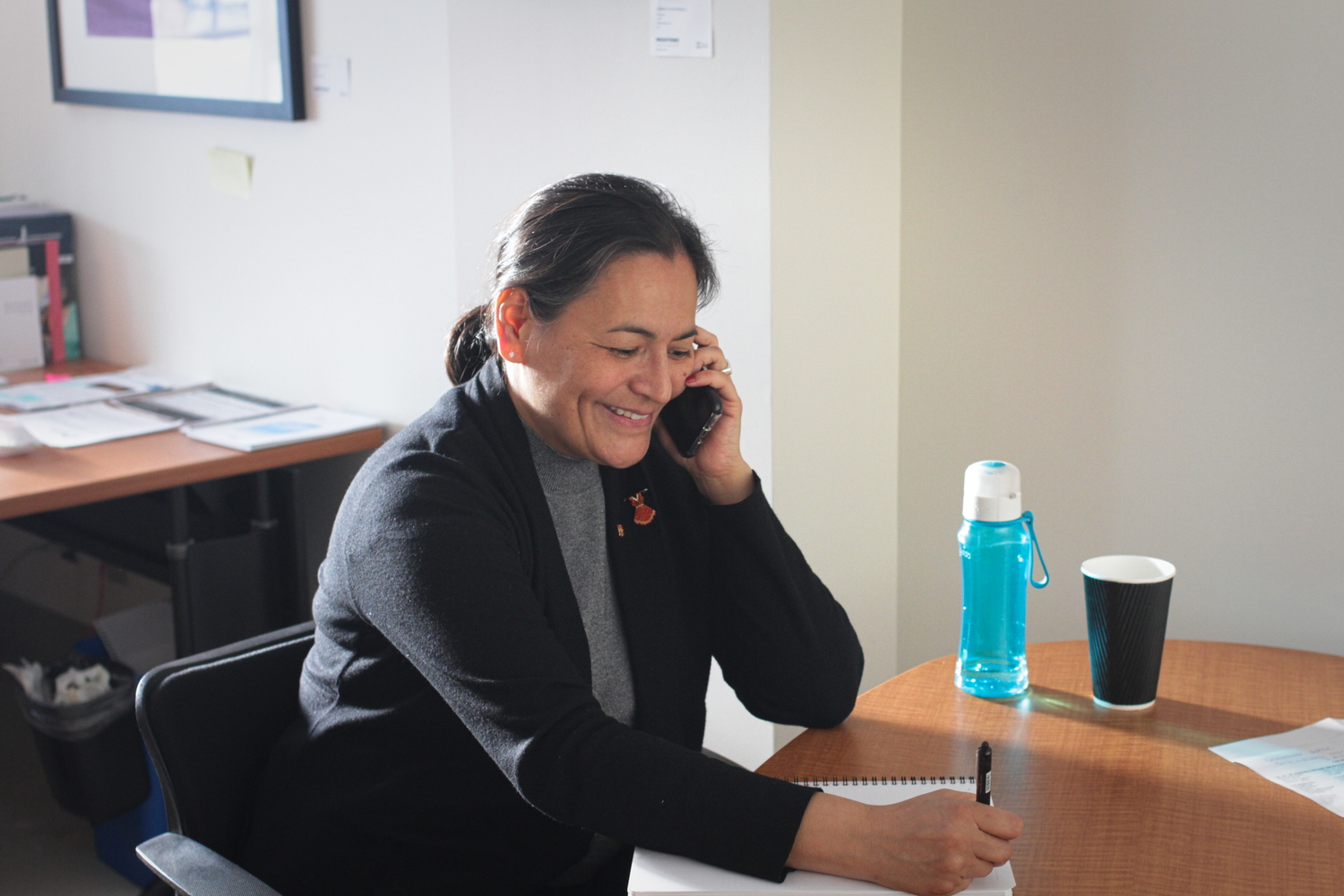 Michèle AUDETTE dans son bureau.