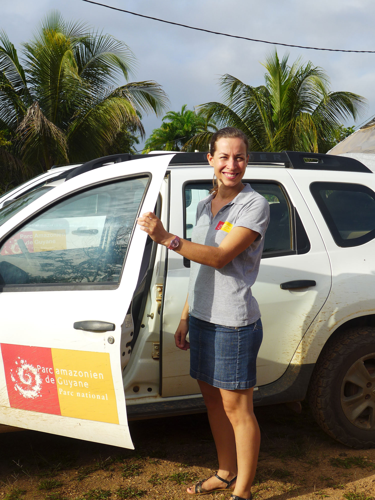 Krystel part en mission en forêt.