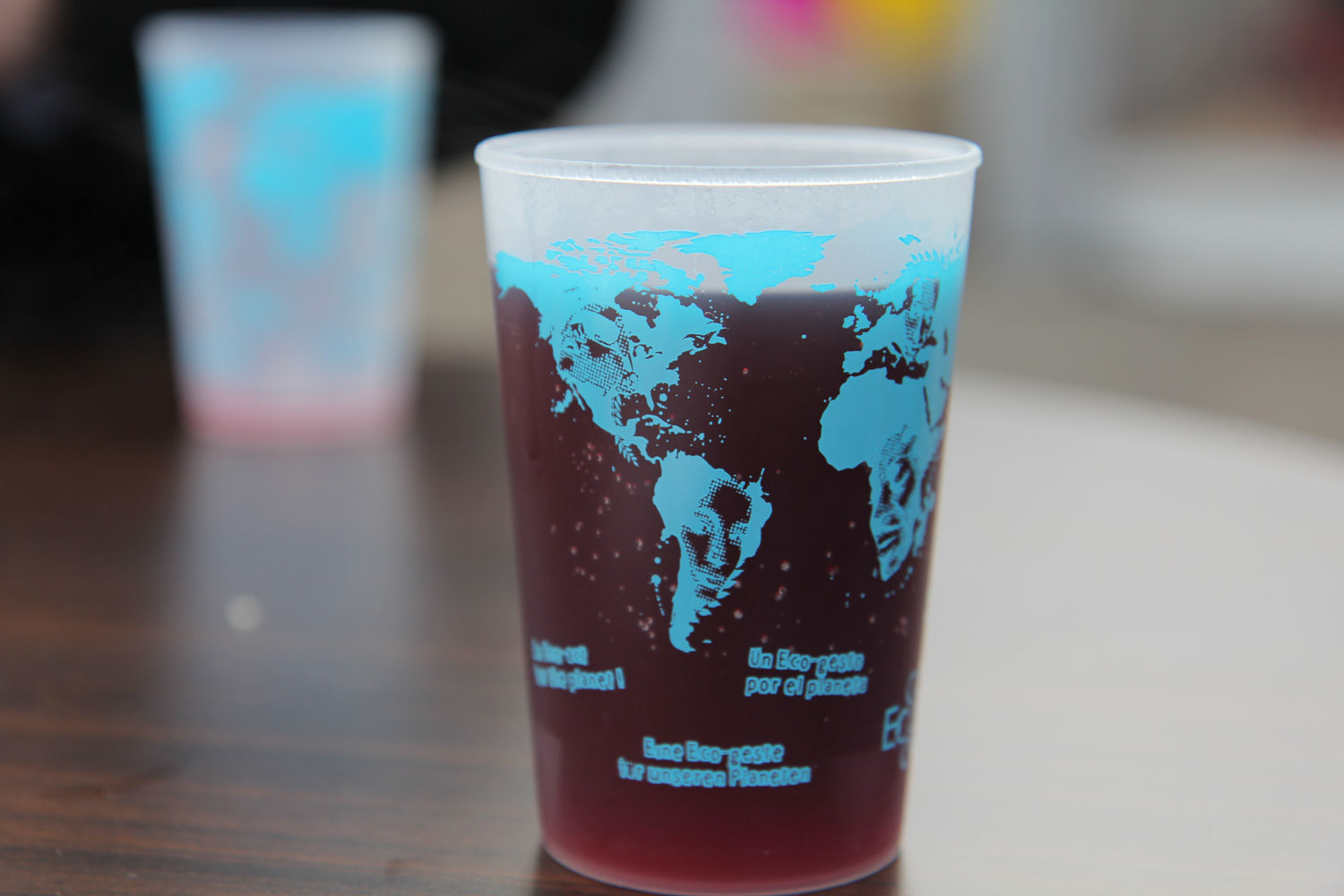 Là avec une carte du monde