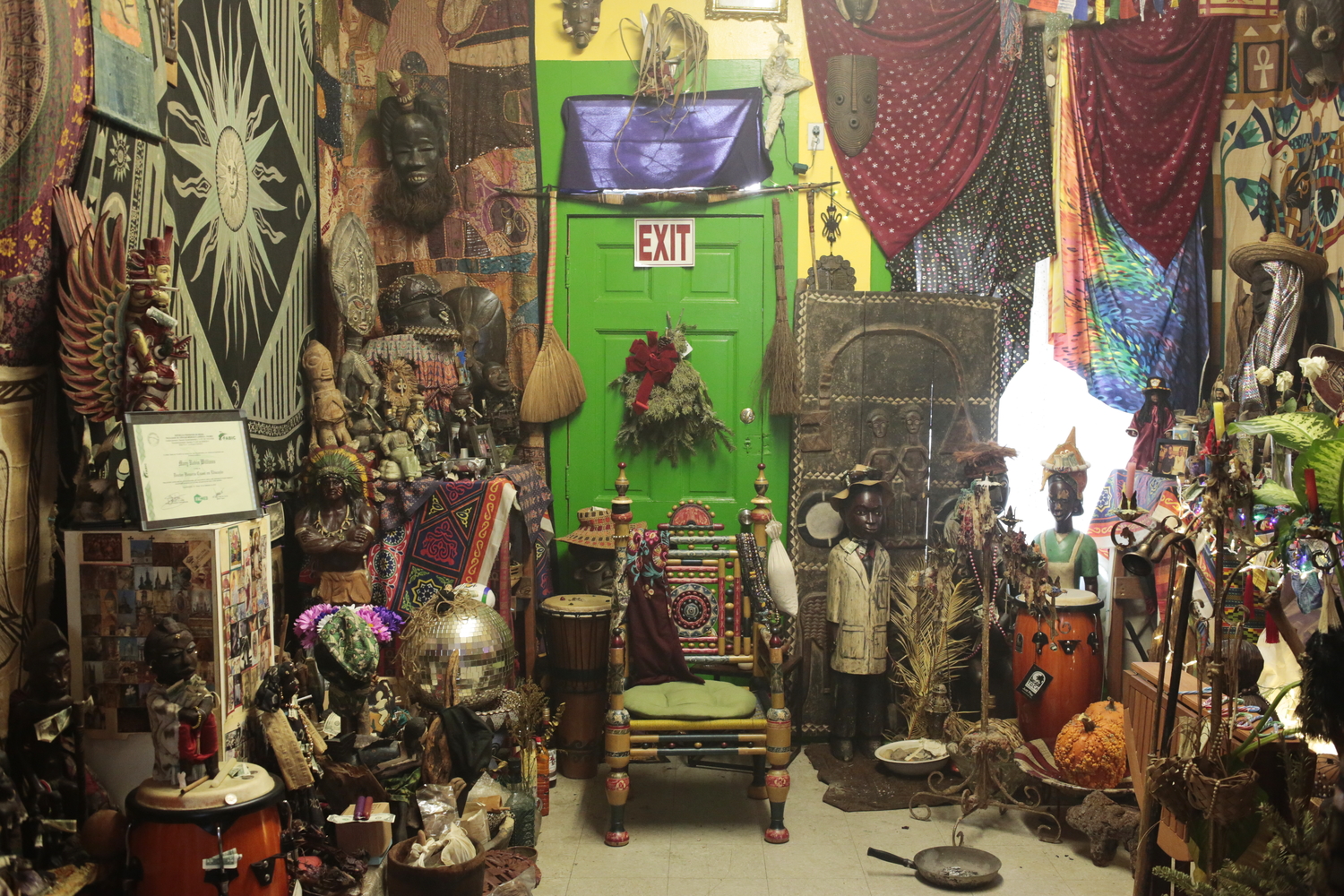 Intérieur du Voodoo Spiritual Temple © Globe Reporters