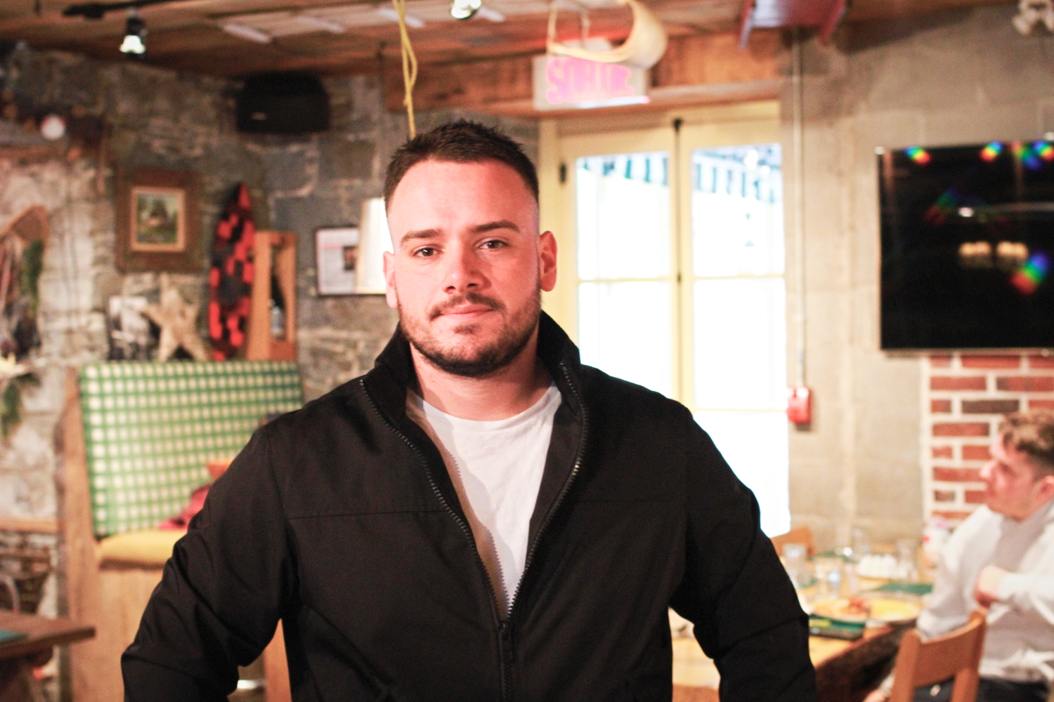 Guillaume CARTIGNY, restaurateur à La Bûche © Globe Reporters